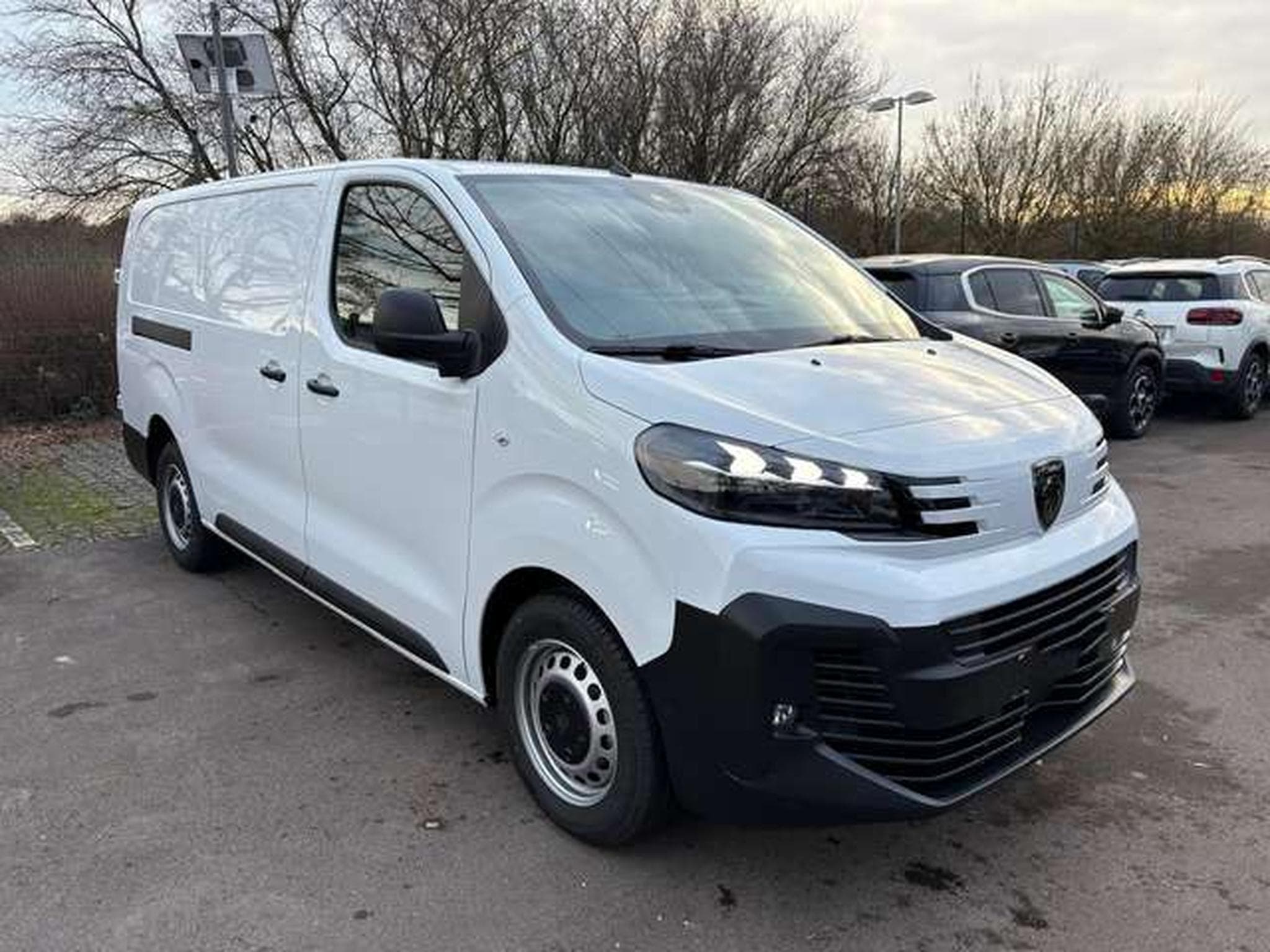 Peugeot Expert 2.0 BHDI 145 S&S EAT8 (2025) - Foto 2