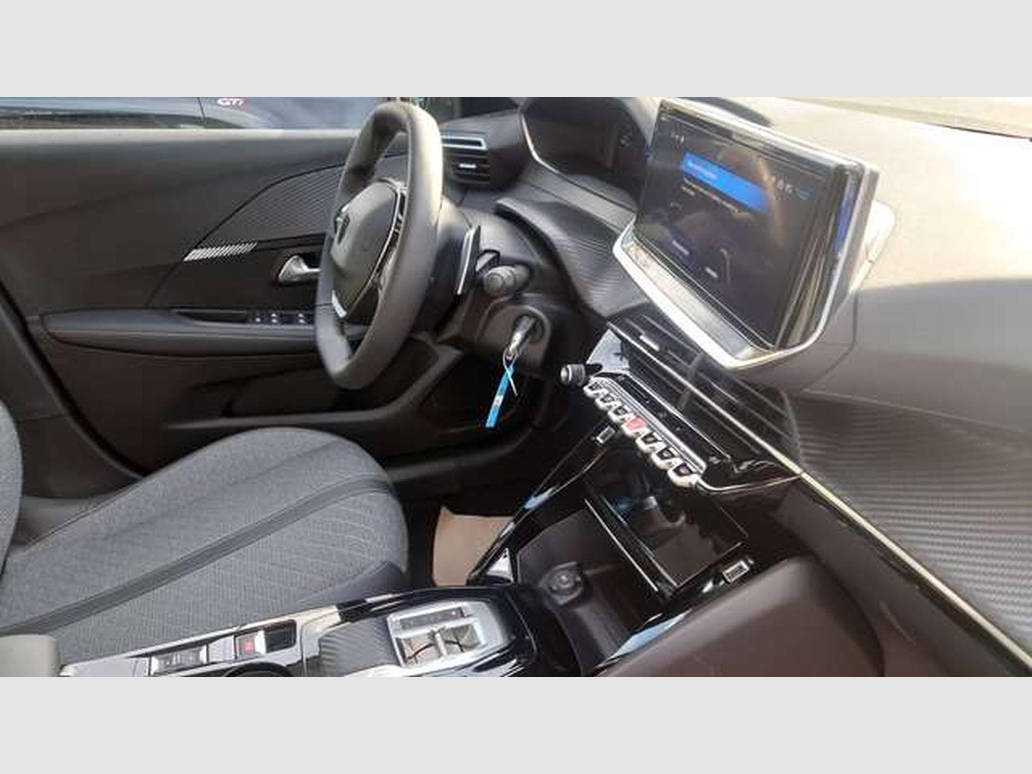 Peugeot 208 Hybrid 100 Allure (2024) - Foto 6