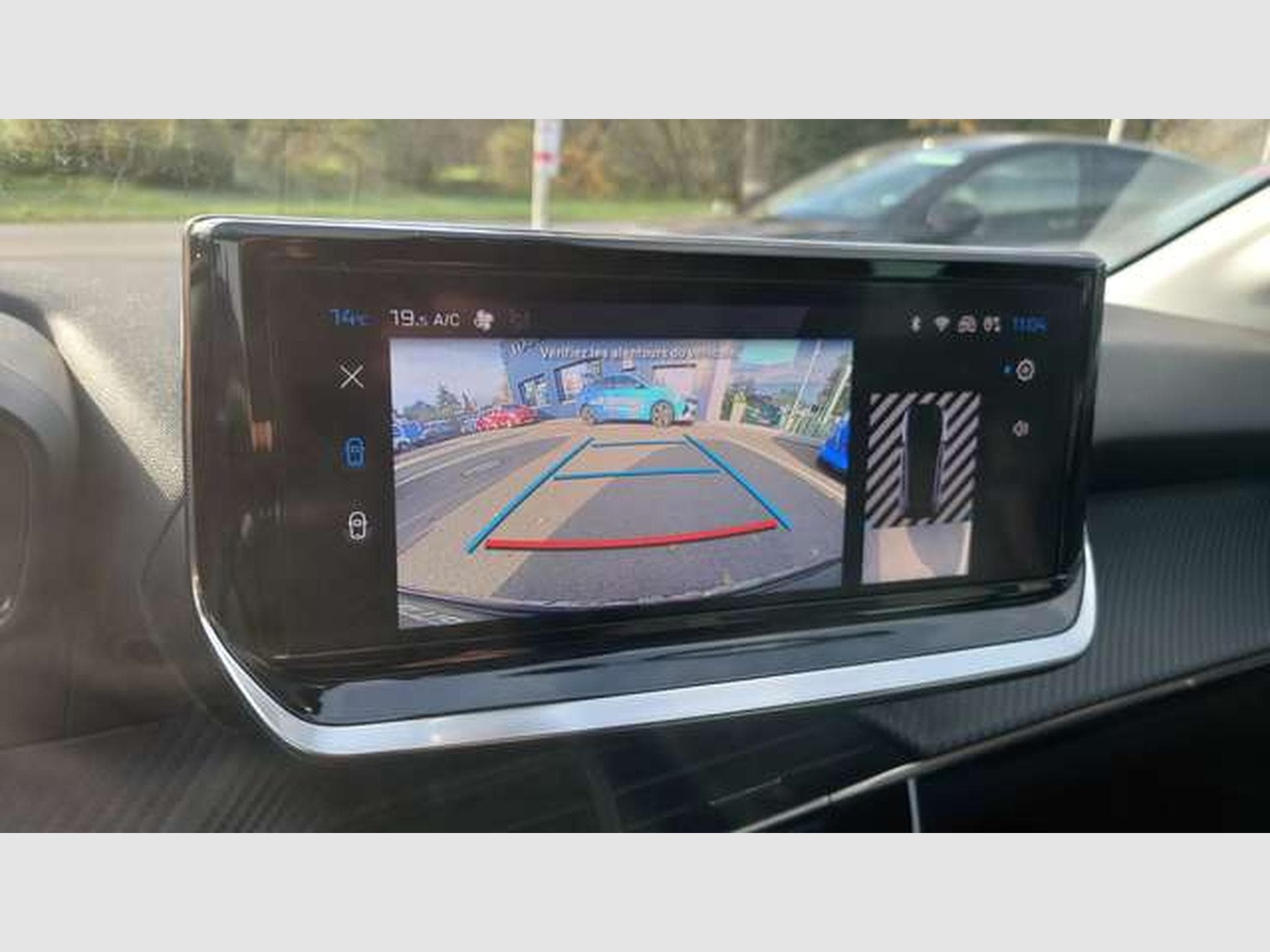 Peugeot 208 Hybrid 100 Allure (2024) - Foto 8