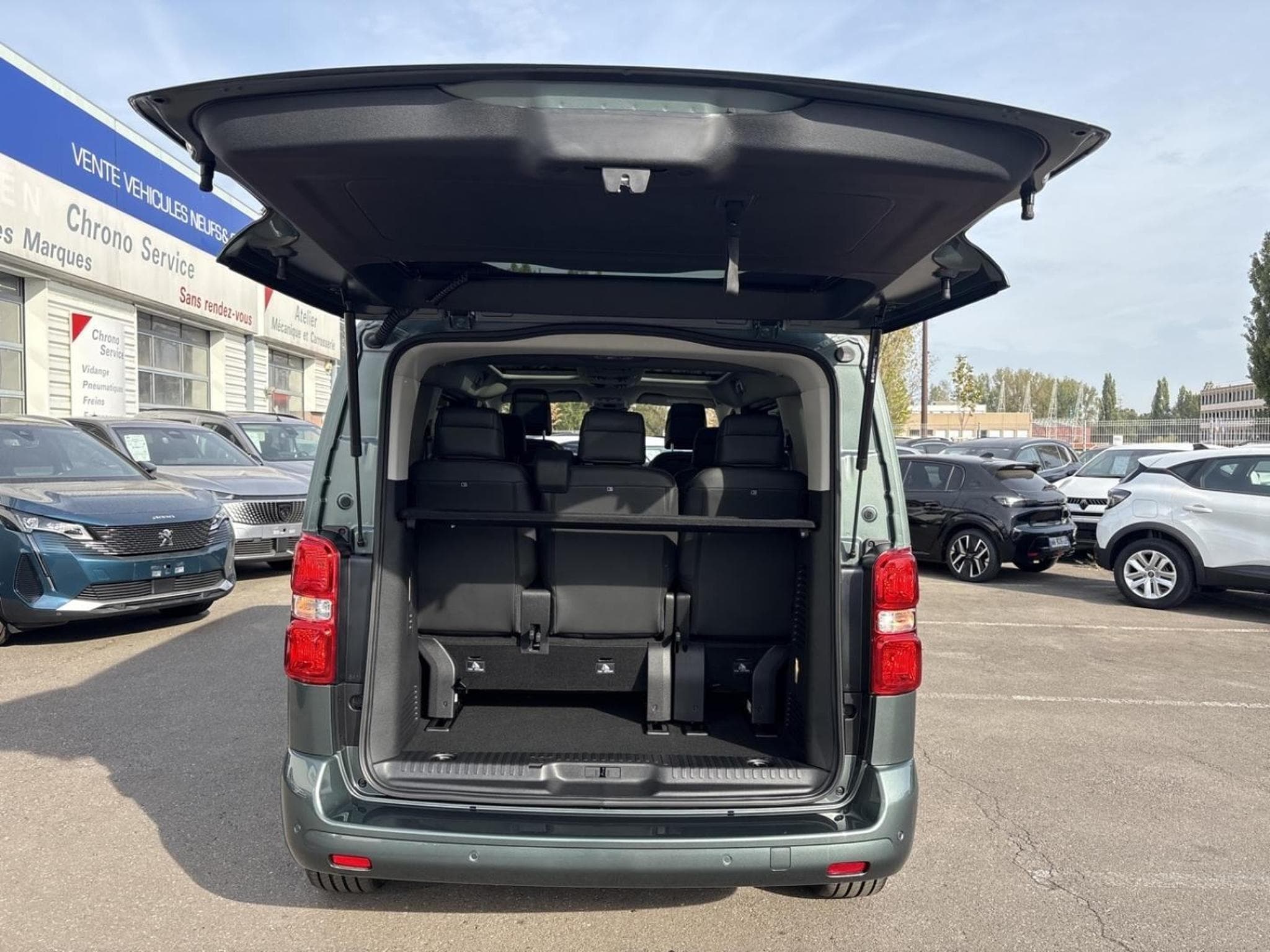 Peugeot Traveller Traveller ALLURE L2 180cv EAT8 (2026) - Foto 46