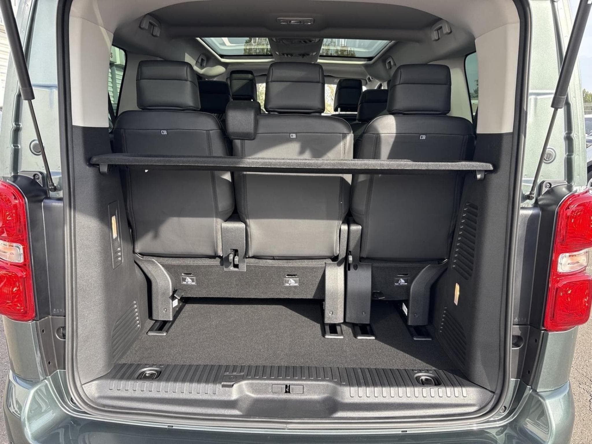 Peugeot Traveller Traveller ALLURE L2 180cv EAT8 (2026) - Foto 47