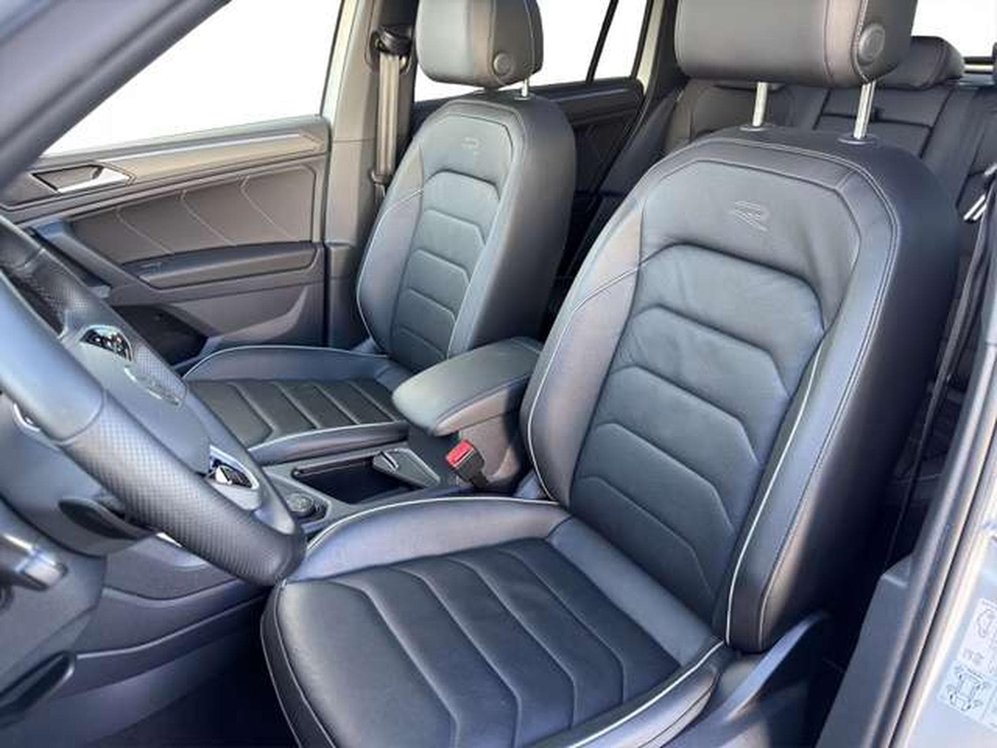 VW Tiguan R-Line 4Motion/AHK/ACC/Pano/StandHzg (2023) - Foto 9