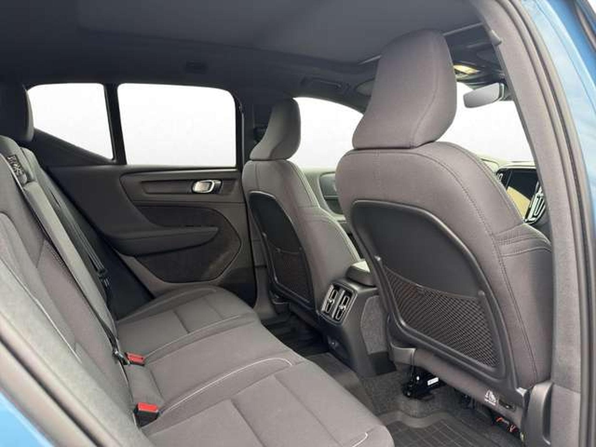 Volvo XC40 Ultimate Extended Range Pure/Pano/360/Pixel (2023) - Photo 16