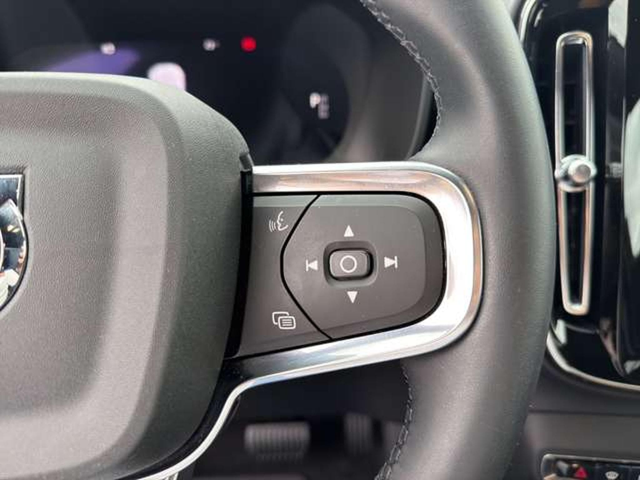 Volvo XC40 Ultimate Extended Range Pure/Pano/360/Pixel (2023) - Photo 27