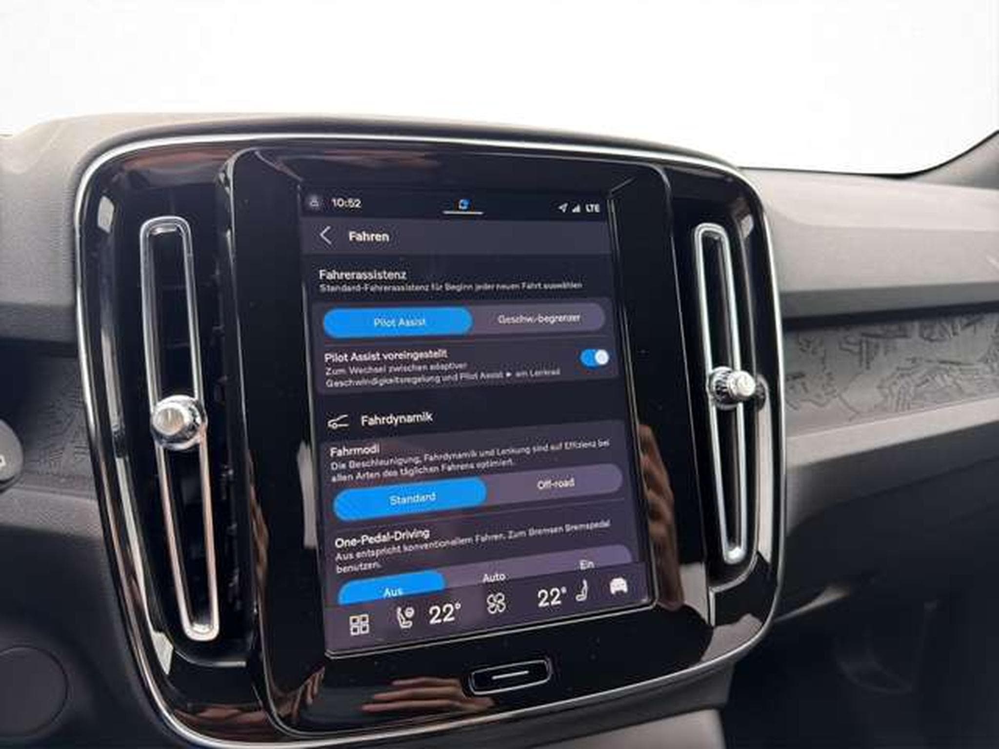 Volvo XC40 Ultimate Extended Range Pure/Pano/360/Pixel (2023) - Photo 21