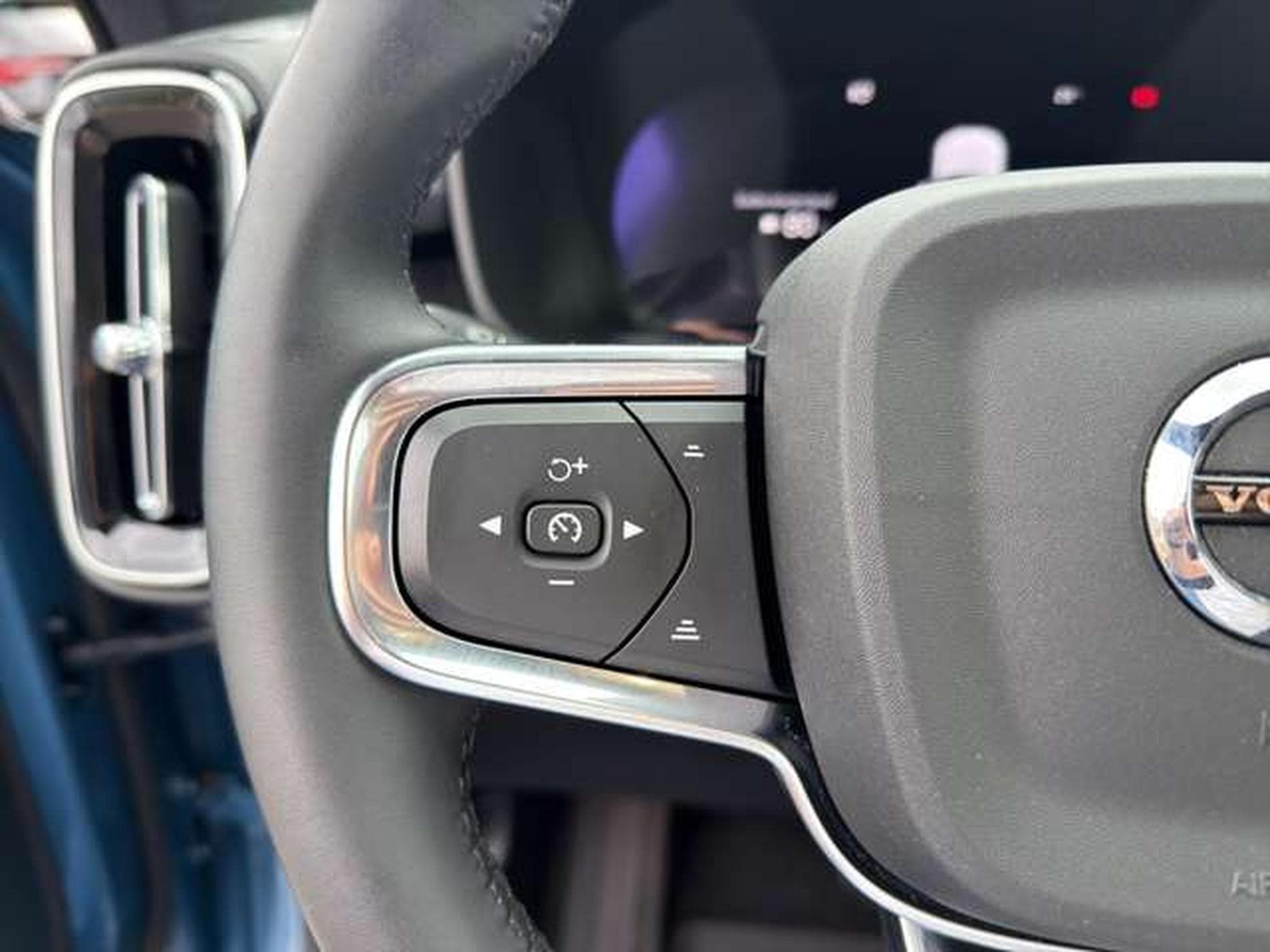 Volvo XC40 Ultimate Extended Range Pure/Pano/360/Pixel (2023) - Photo 26