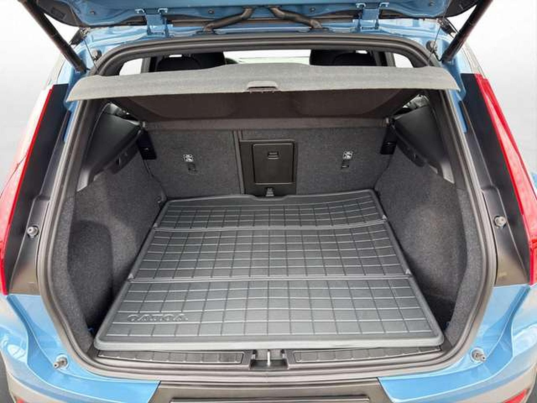 Volvo XC40 Ultimate Extended Range Pure/Pano/360/Pixel (2023) - Photo 29