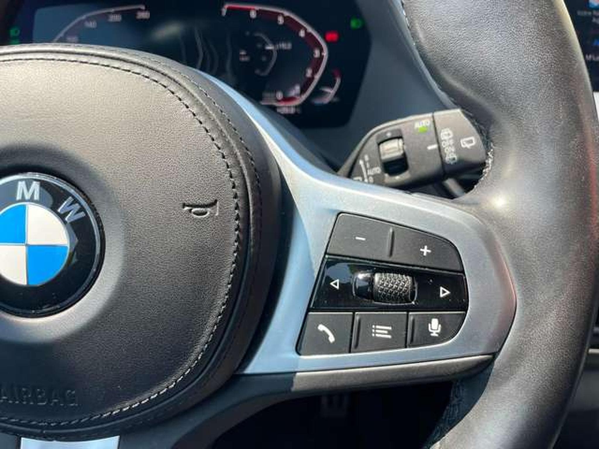 BMW 118 118i Aut. Pack M - GARANTIE JUSQU'A 36 MOIS (2021) - Photo 17
