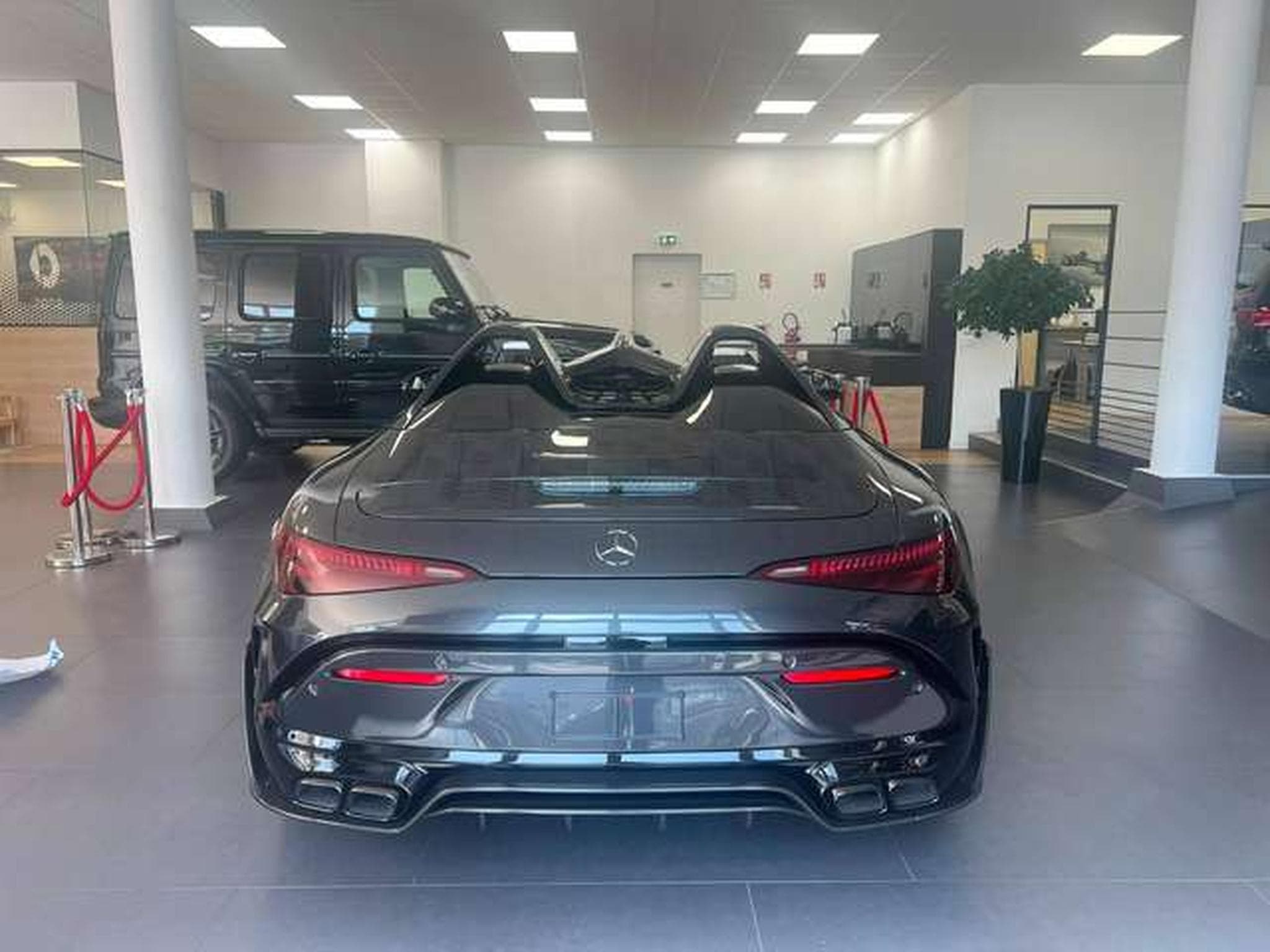 Mercedes SL MERCEDES-AMG PureSpeed (2026) - Photo 23