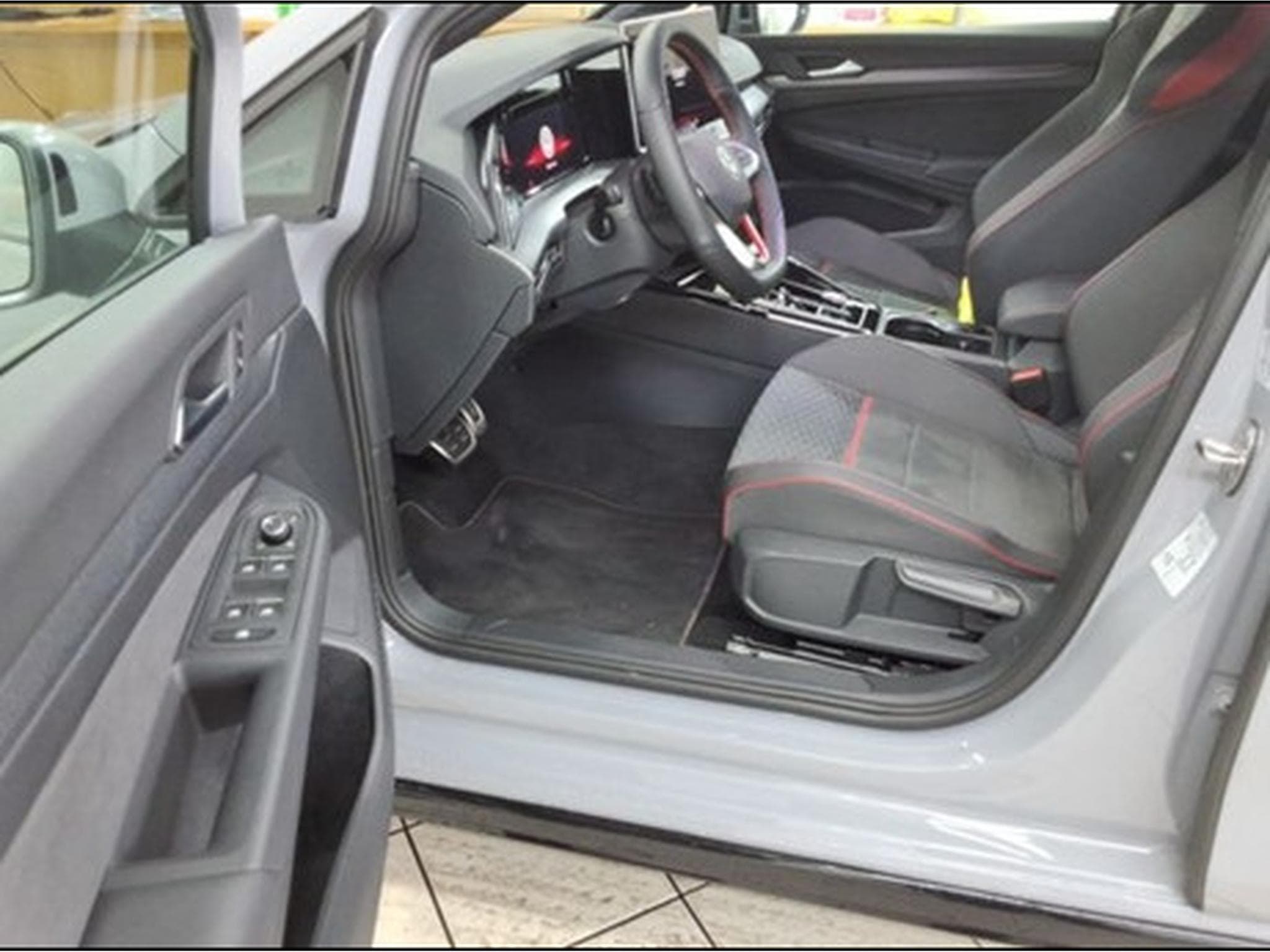 VW Golf GTI PHASE 2 Clubsport Performance 2.0 TSI 300 CV DSG7 * AKRA (2026) - Foto 6