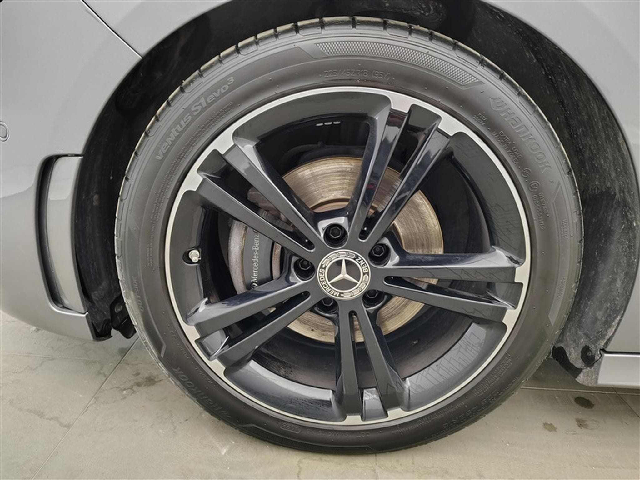 Mercedes B 180 d AUTO AMG Line CUIR / NAVI / TOIT PANO /FULL LED /... (2020) - Photo 6
