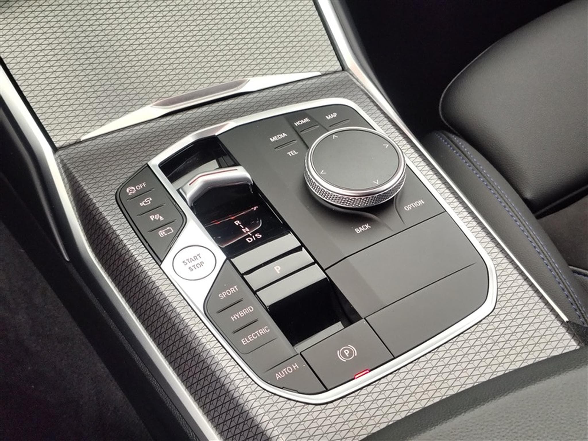 BMW 320 Touring 320eAS PHEV M-SPORT/S-CUIR/NAVI/FULL LED/JA18 (2023) - Photo 12