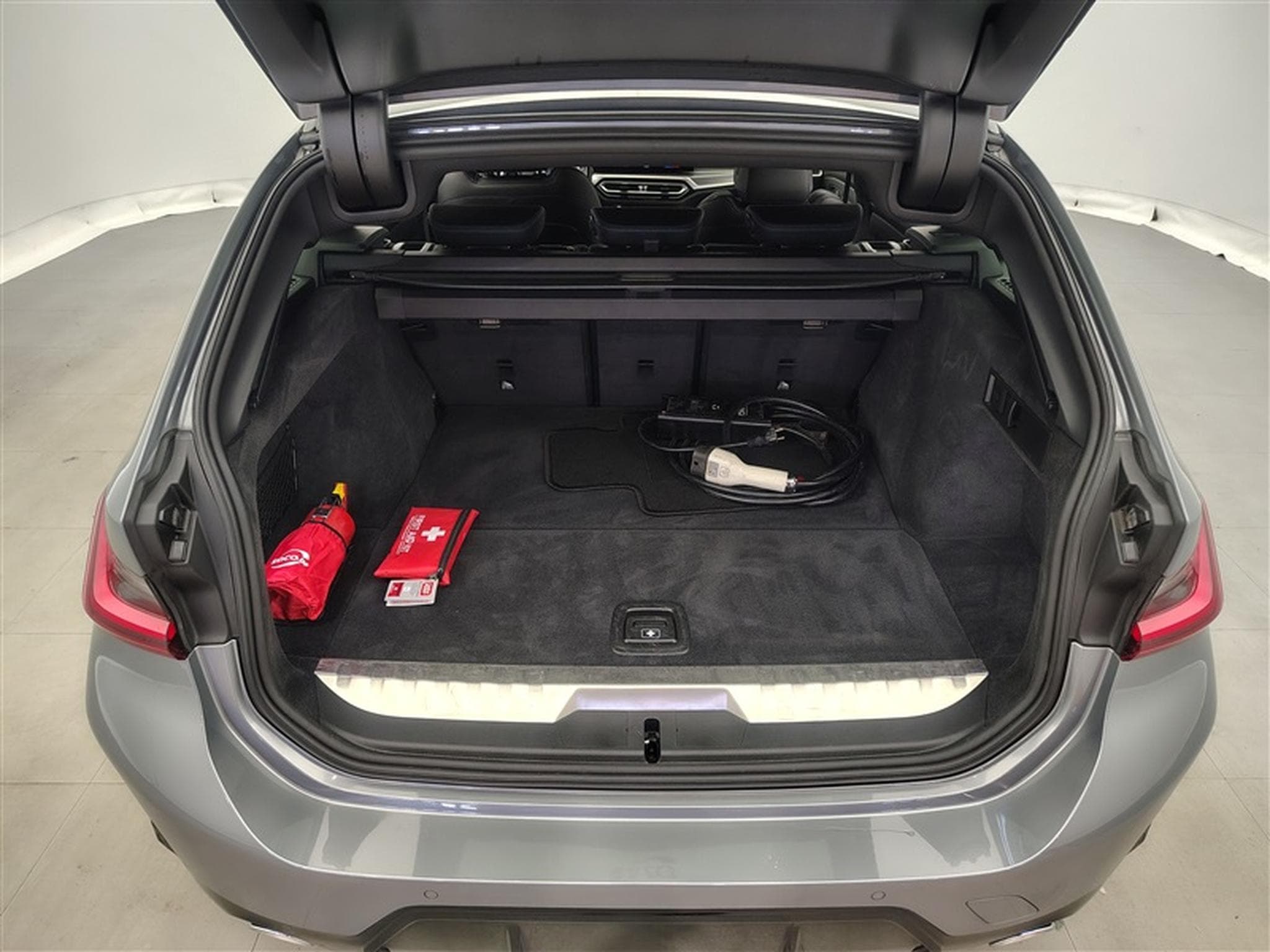 BMW 320 Touring 320eAS PHEV M-SPORT/S-CUIR/NAVI/FULL LED/JA18 (2023) - Photo 14