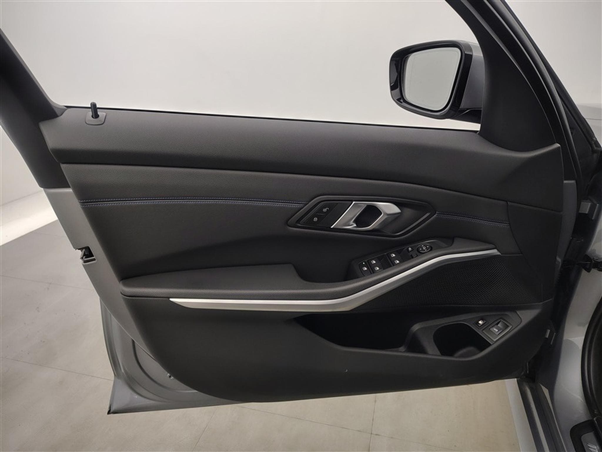 BMW 320 Touring 320eAS PHEV M-SPORT/S-CUIR/NAVI/FULL LED/JA18 (2023) - Photo 17