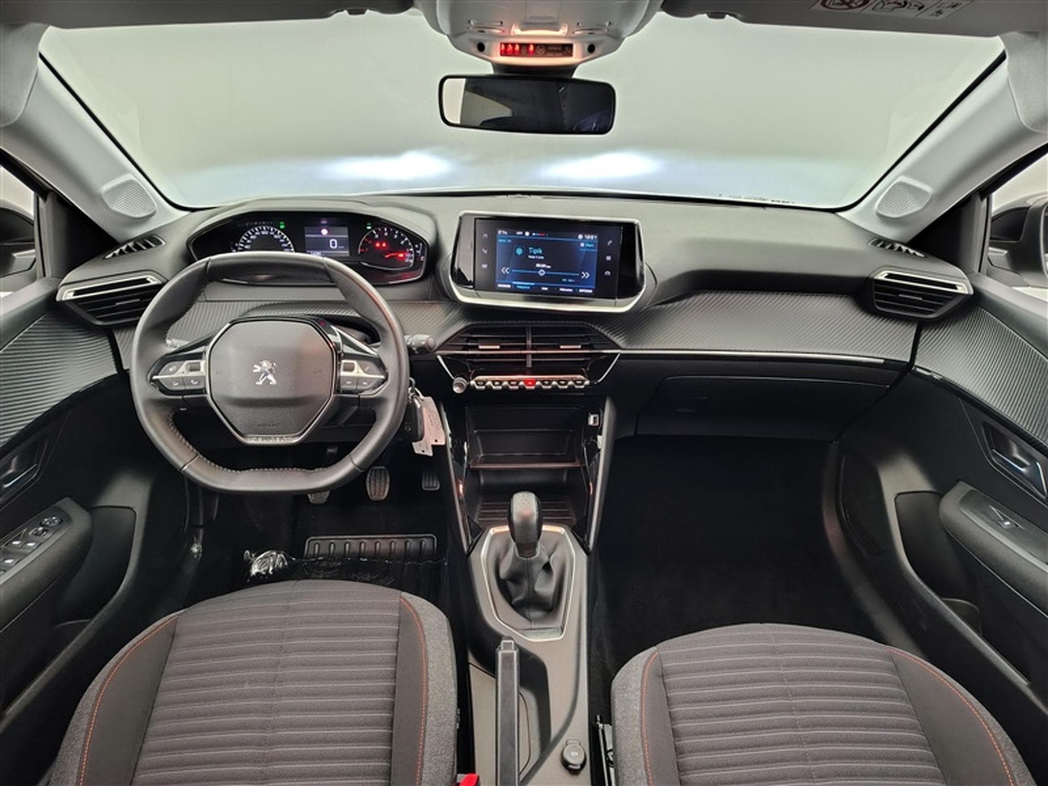 Peugeot 208 1.2i PureTech Active Pack CARPLAY / FULL LED / PDC AR / JA16 (2023) - Photo 8