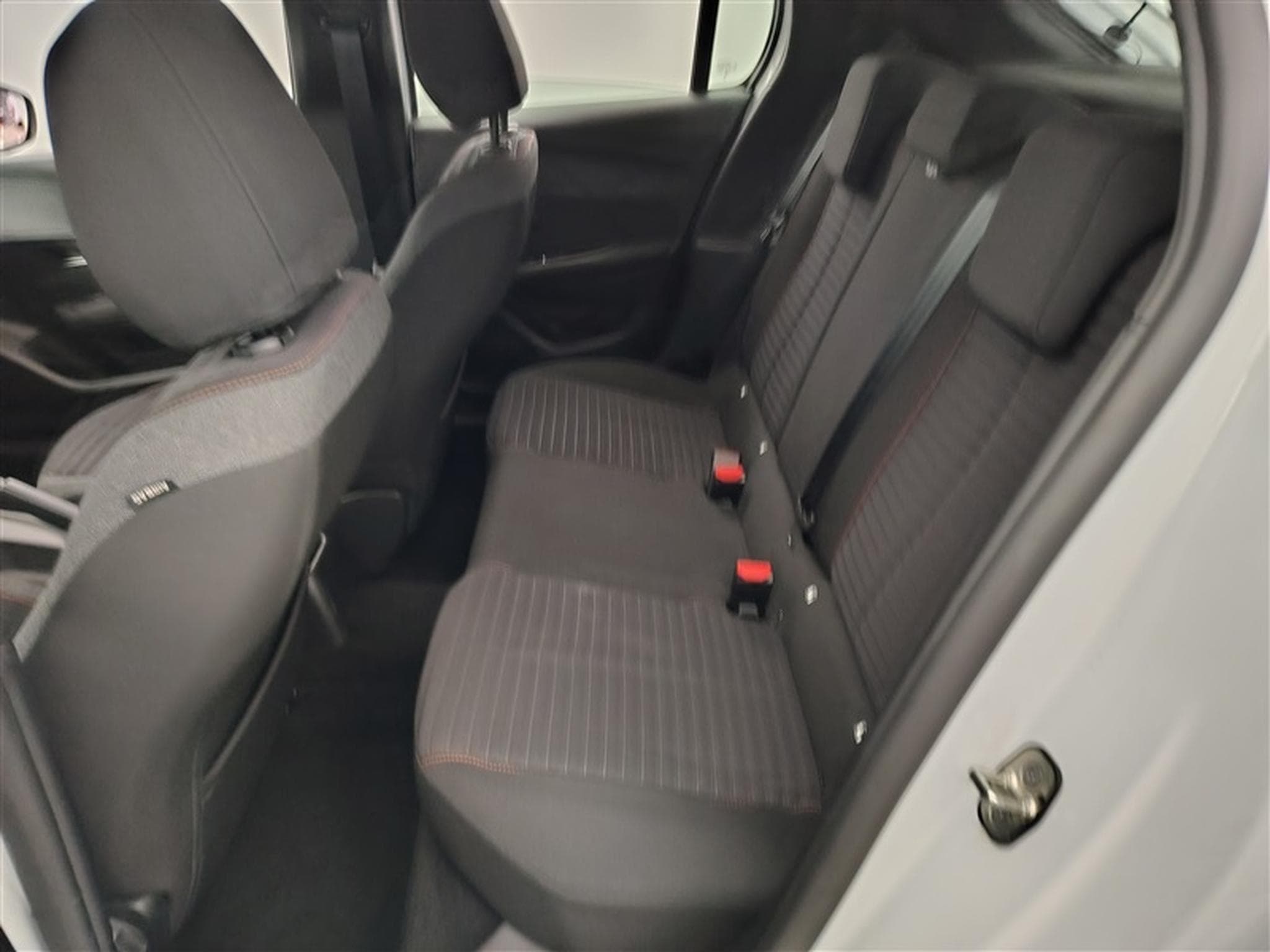 Peugeot 208 1.2i PureTech Active Pack CARPLAY / FULL LED / PDC AR / JA16 (2023) - Photo 13