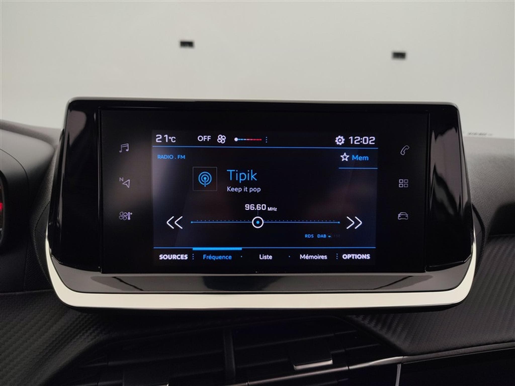 Peugeot 208 1.2i PureTech Active Pack CARPLAY / FULL LED / PDC AR / JA16 (2023) - Photo 11