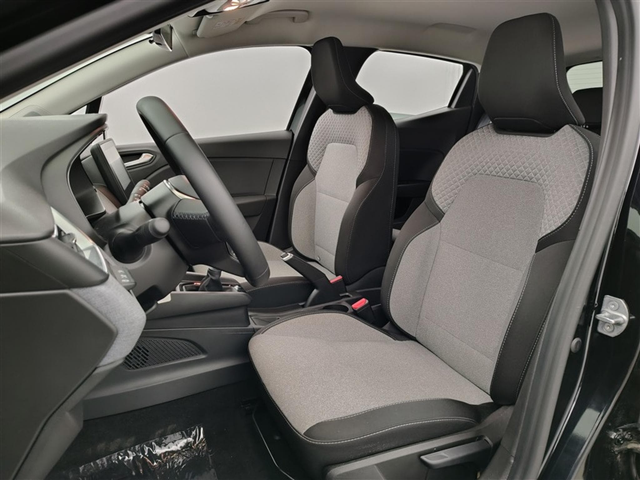Renault Clio 1.0 TCe Evolution (2025) - Photo 7