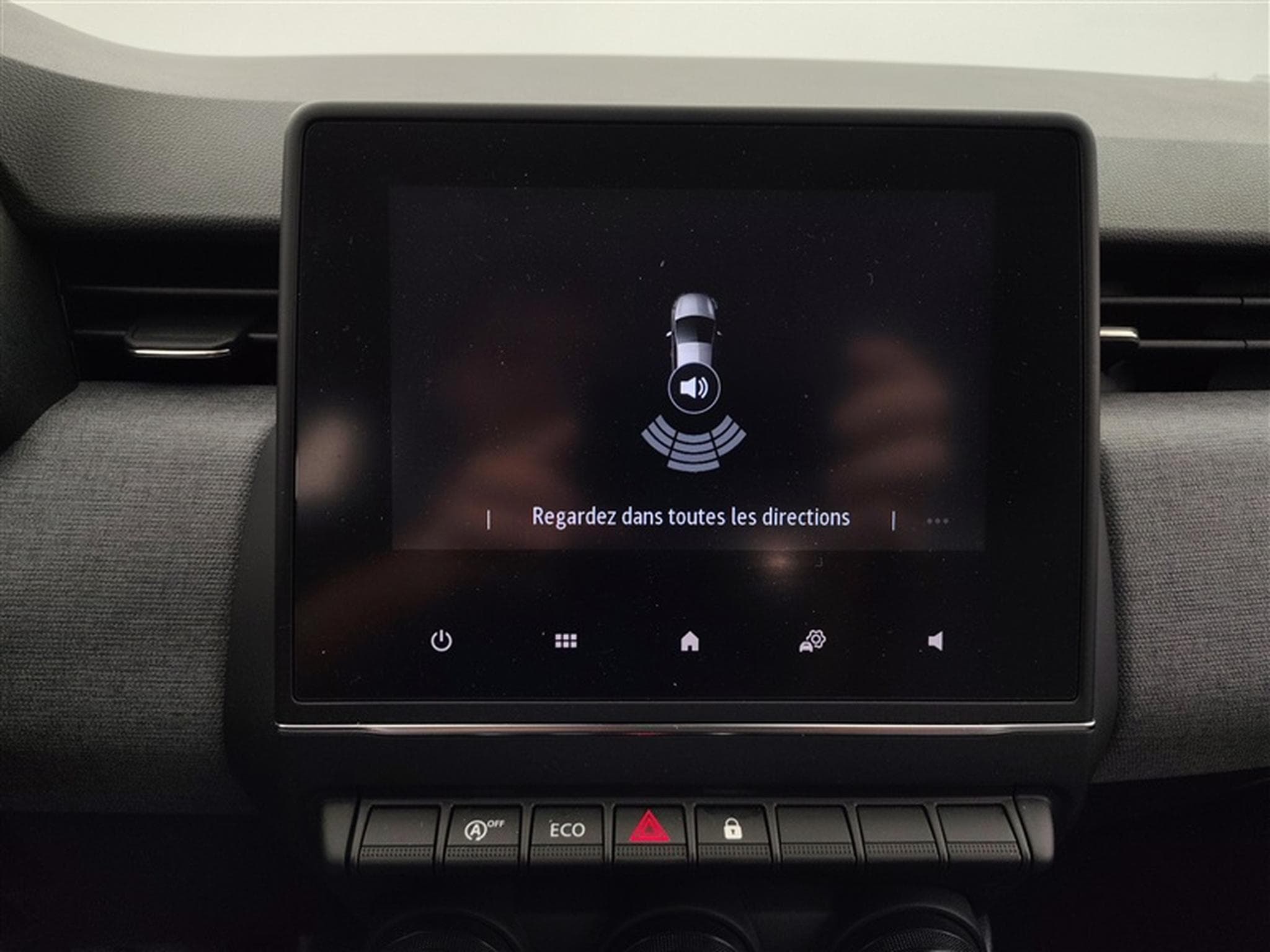 Renault Clio 1.0 TCe Evolution (2025) - Photo 18