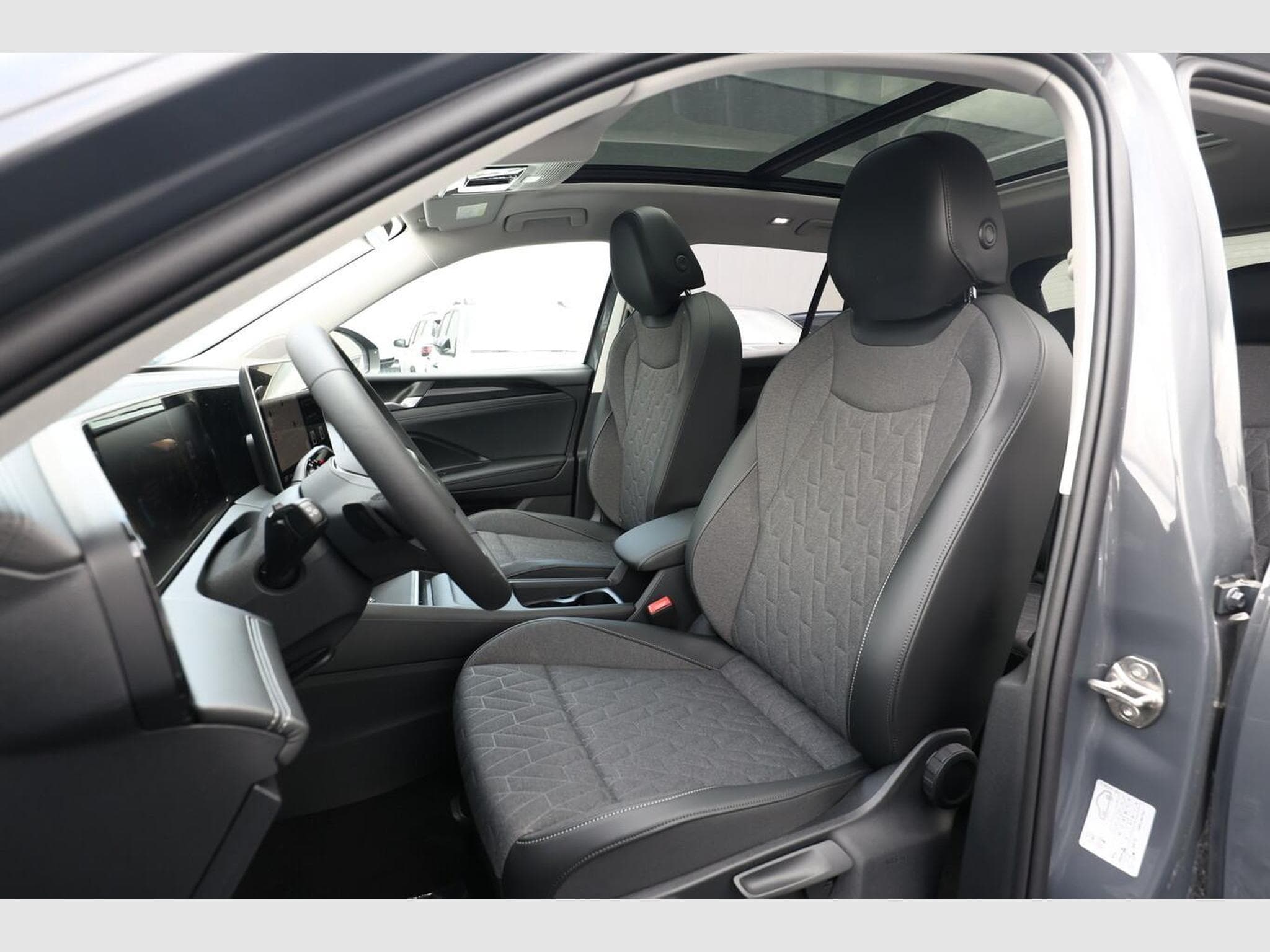 VW Tiguan DSG LED+ Pano (2026) - Photo 6