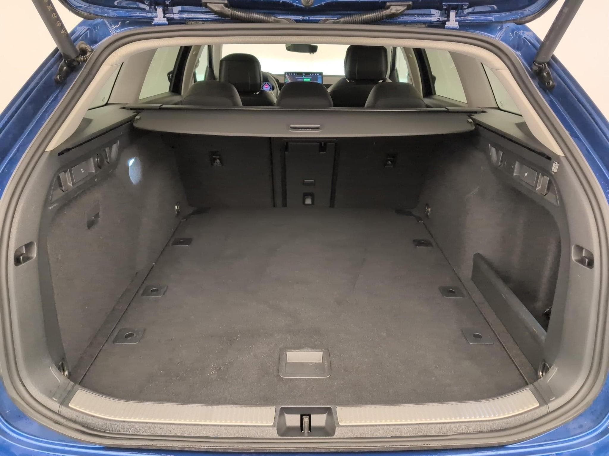 Skoda Superb Selection (2025) - Photo 11