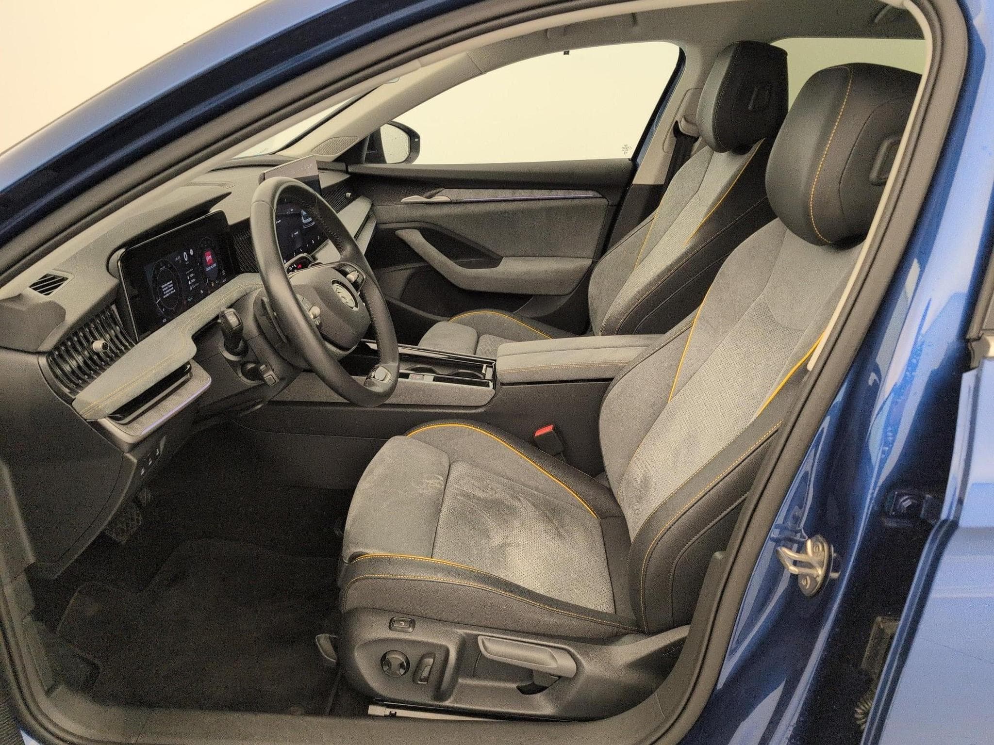 Skoda Superb Selection (2025) - Photo 14