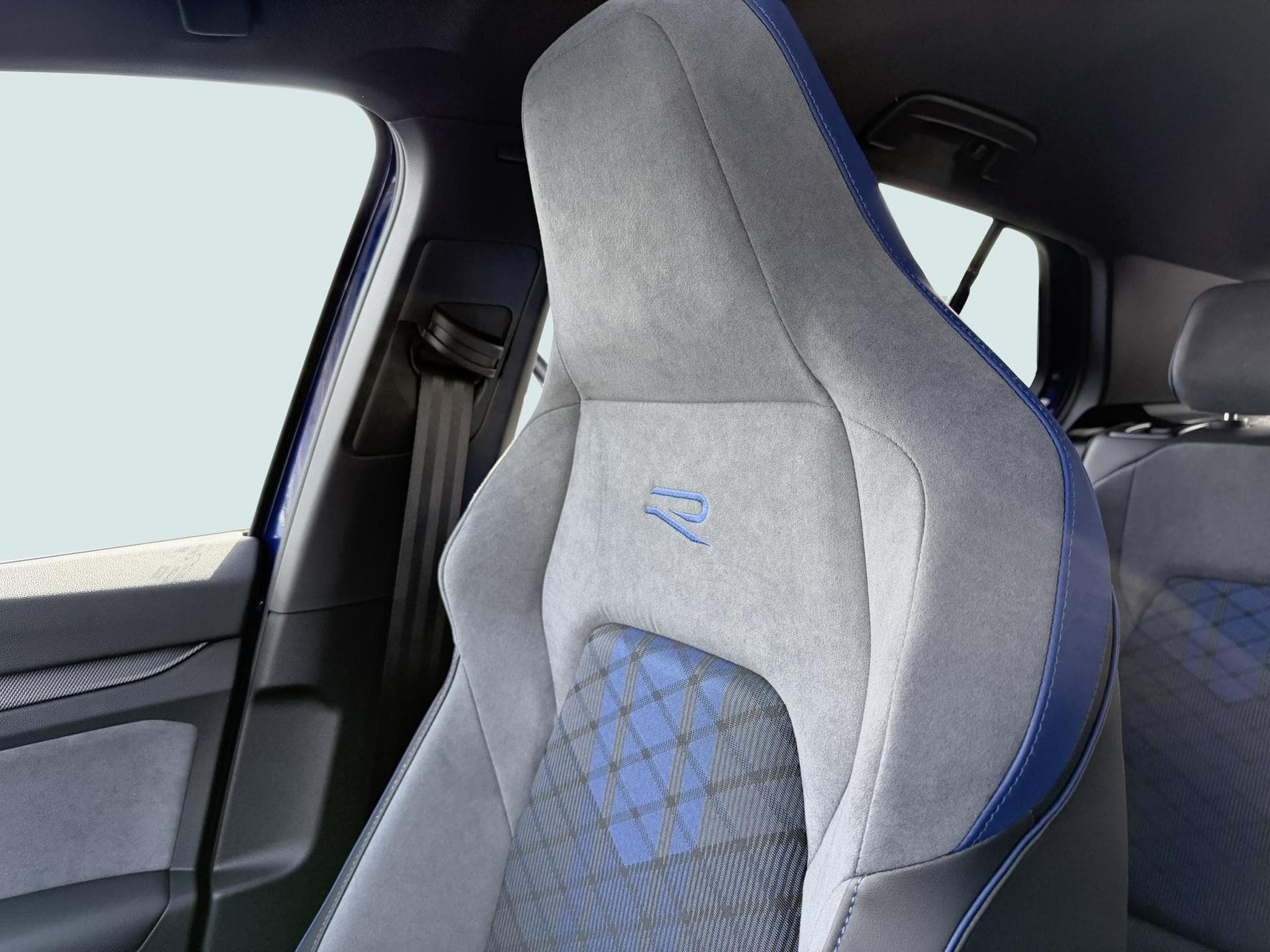 VW Golf R (2026) - Photo 16