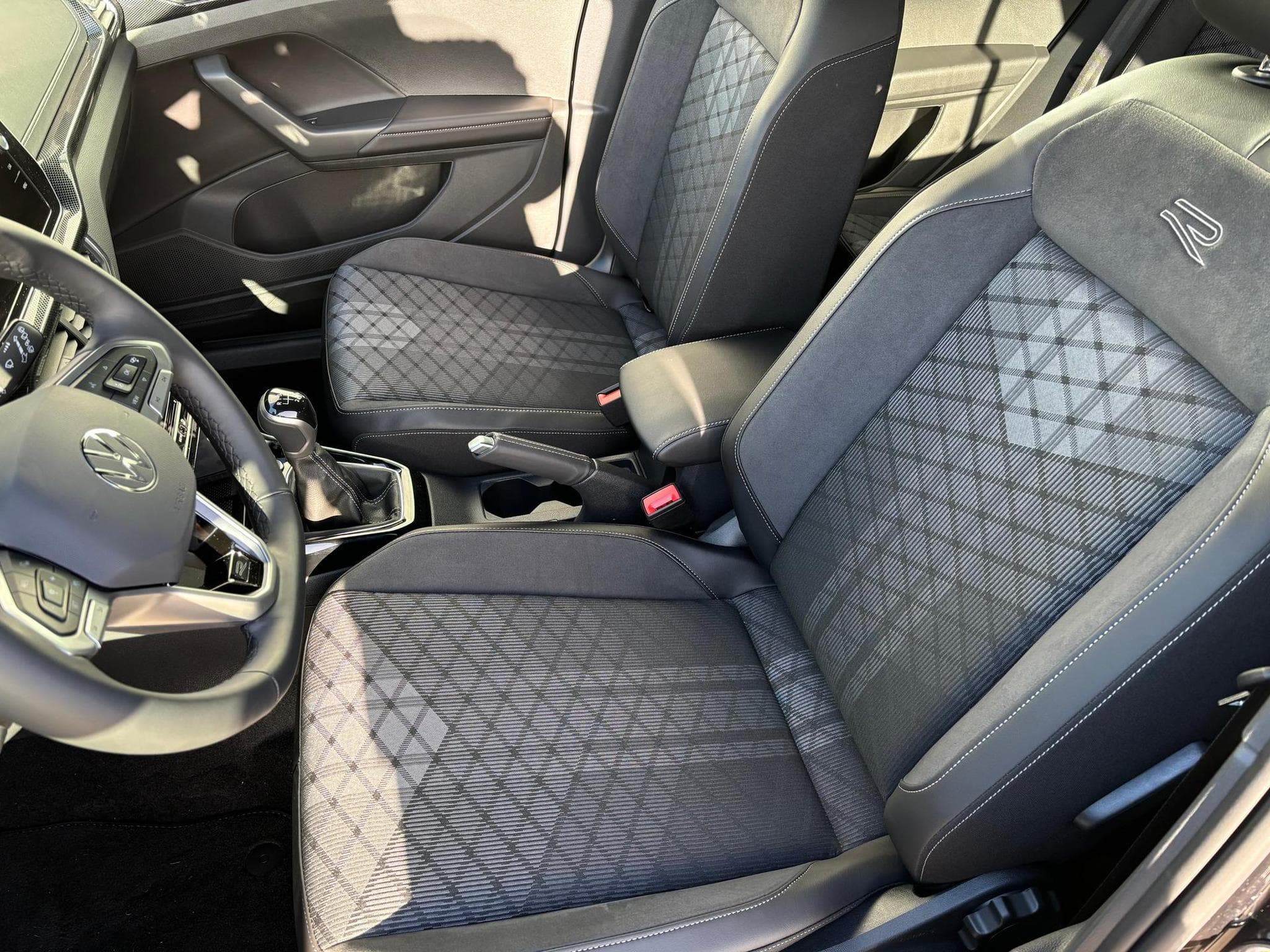 VW T-Cross R-Line Limited (2026) - Photo 4