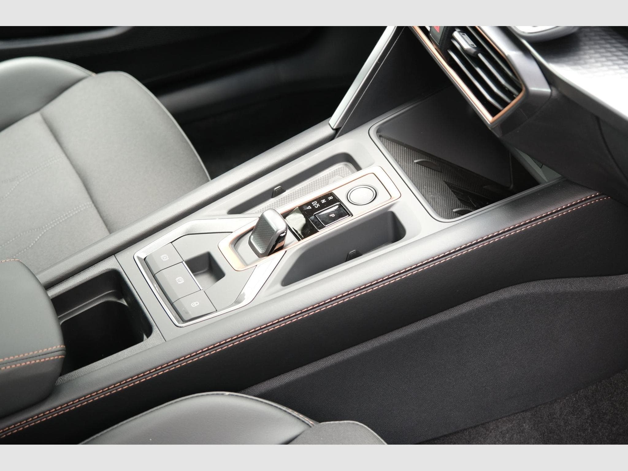 Cupra Leon 1.5 eTSI DSG (2026) - Photo 25