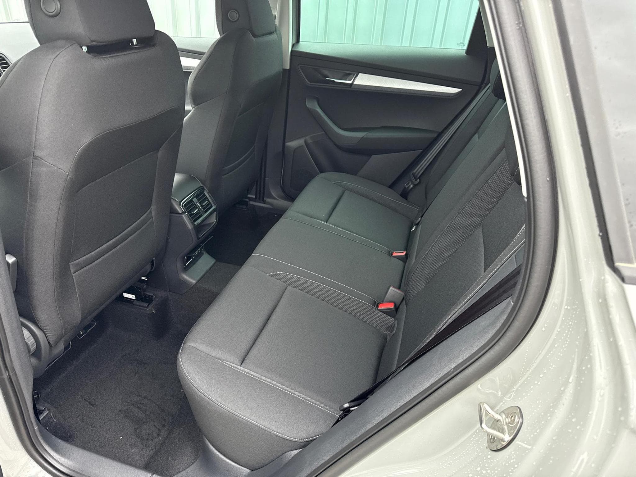 Skoda Karoq Selection 1.5 TSI (2026) - Photo 6