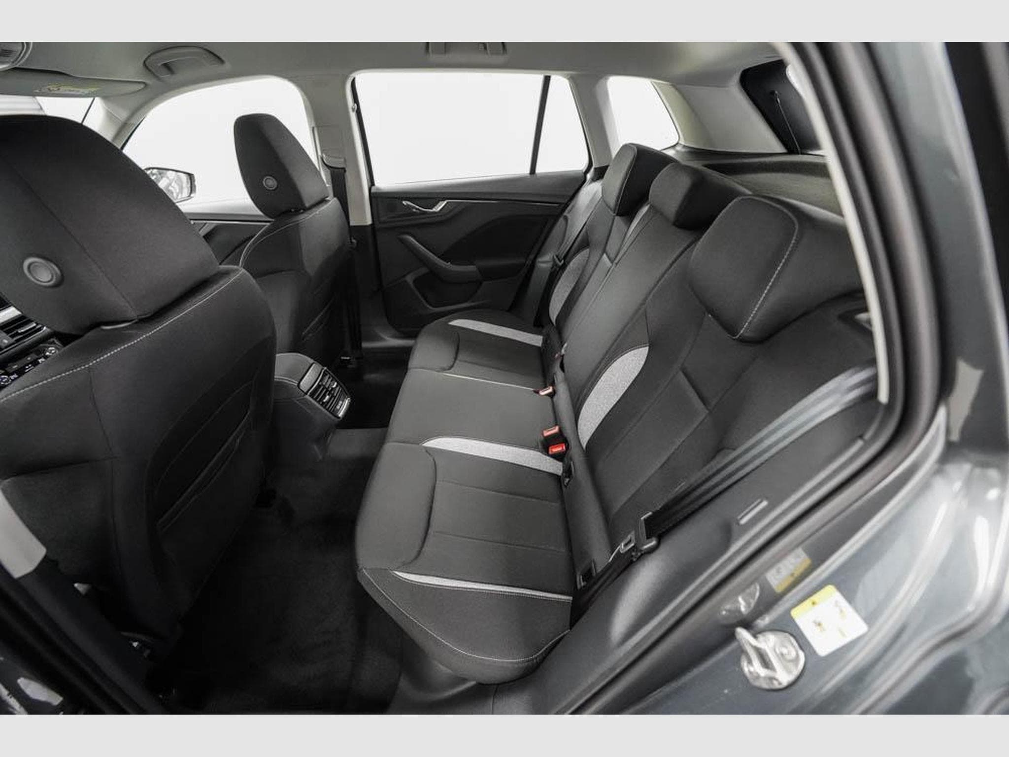 Skoda Kamiq 1,0 TSI DSG (2026) - Foto 15