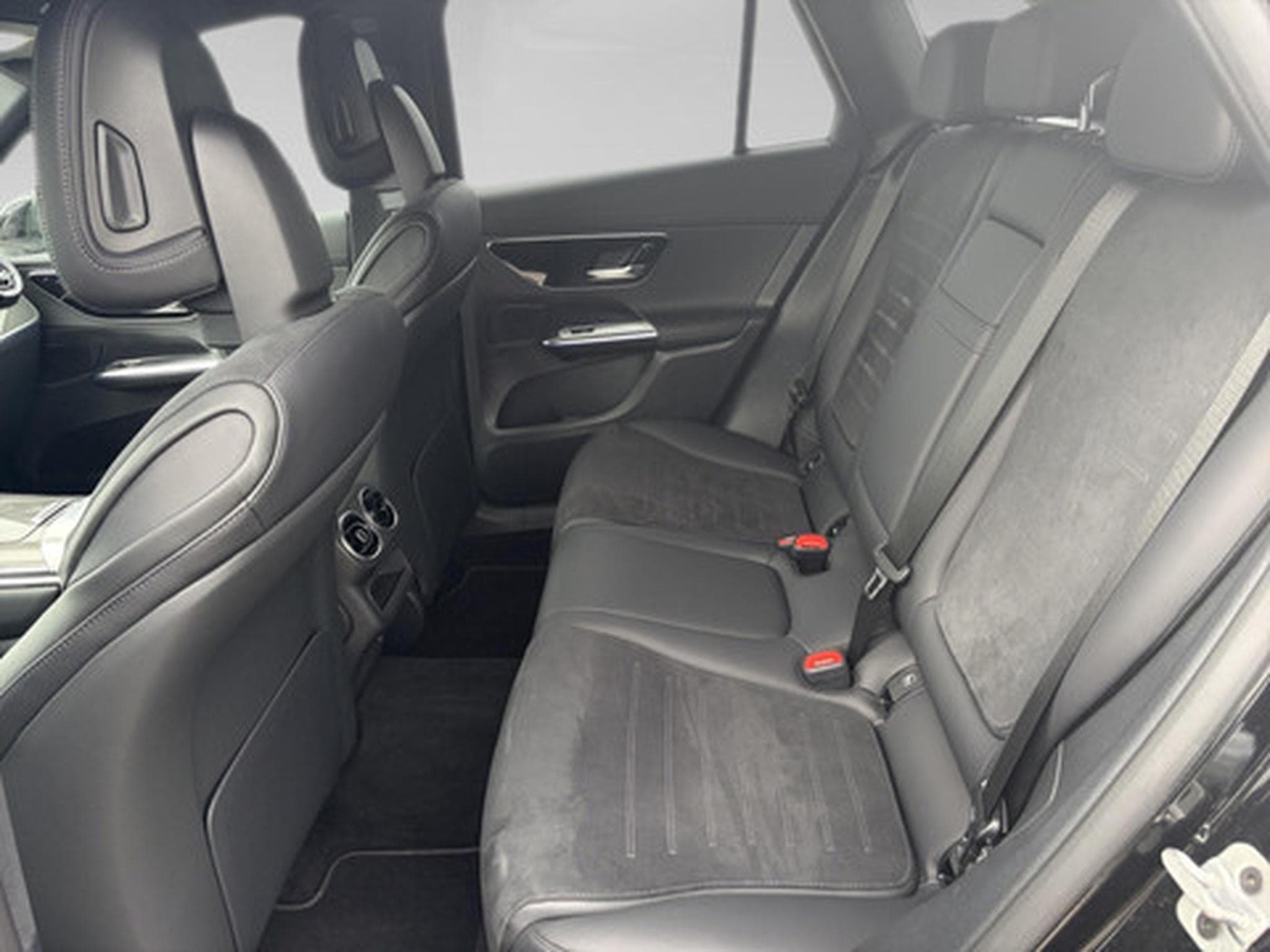 Mercedes GLC 300 2.0 d 4MATIC AMG Line (2025) - Foto 17
