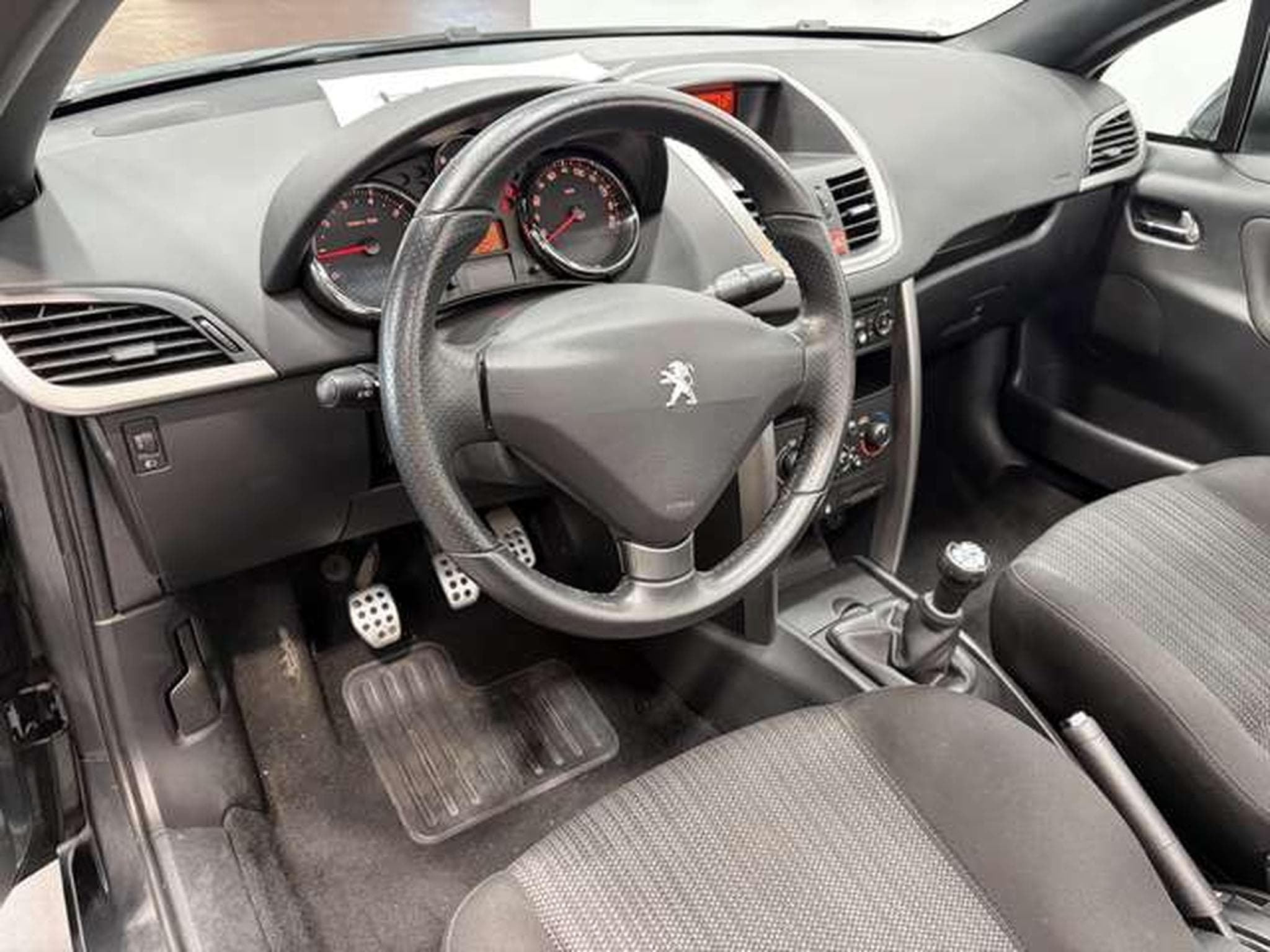 Peugeot 207 CC Cabrio Premium 3.H *Windschott *SHZ *City (2012) - Photo 7