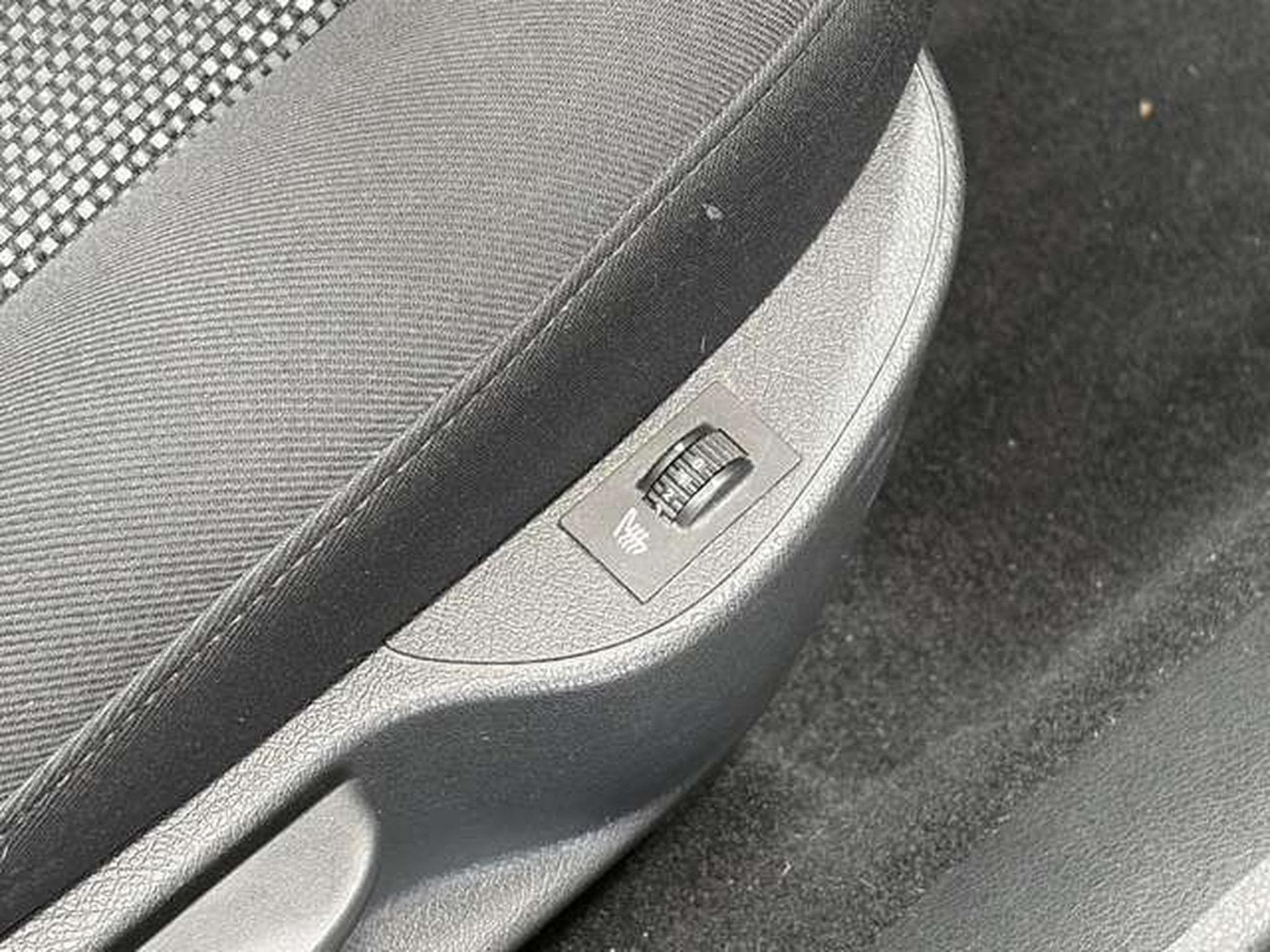 Peugeot 207 CC Cabrio Premium 3.H *Windschott *SHZ *City (2012) - Photo 15