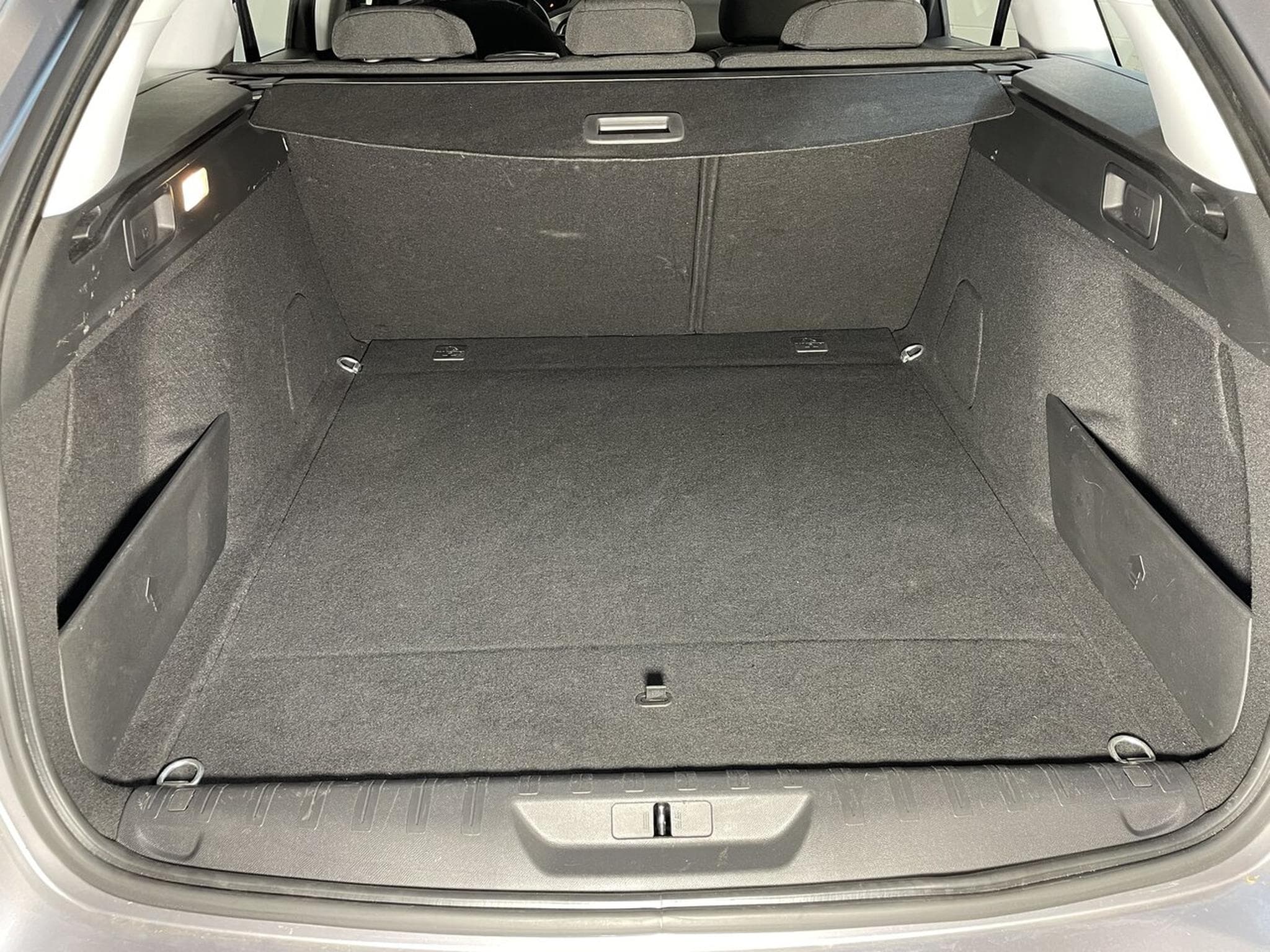Peugeot 308 SW 1.5 BlueHDI 130 ACTIVE EAT8 GPS BLUETTOTH (2021) - Photo 13