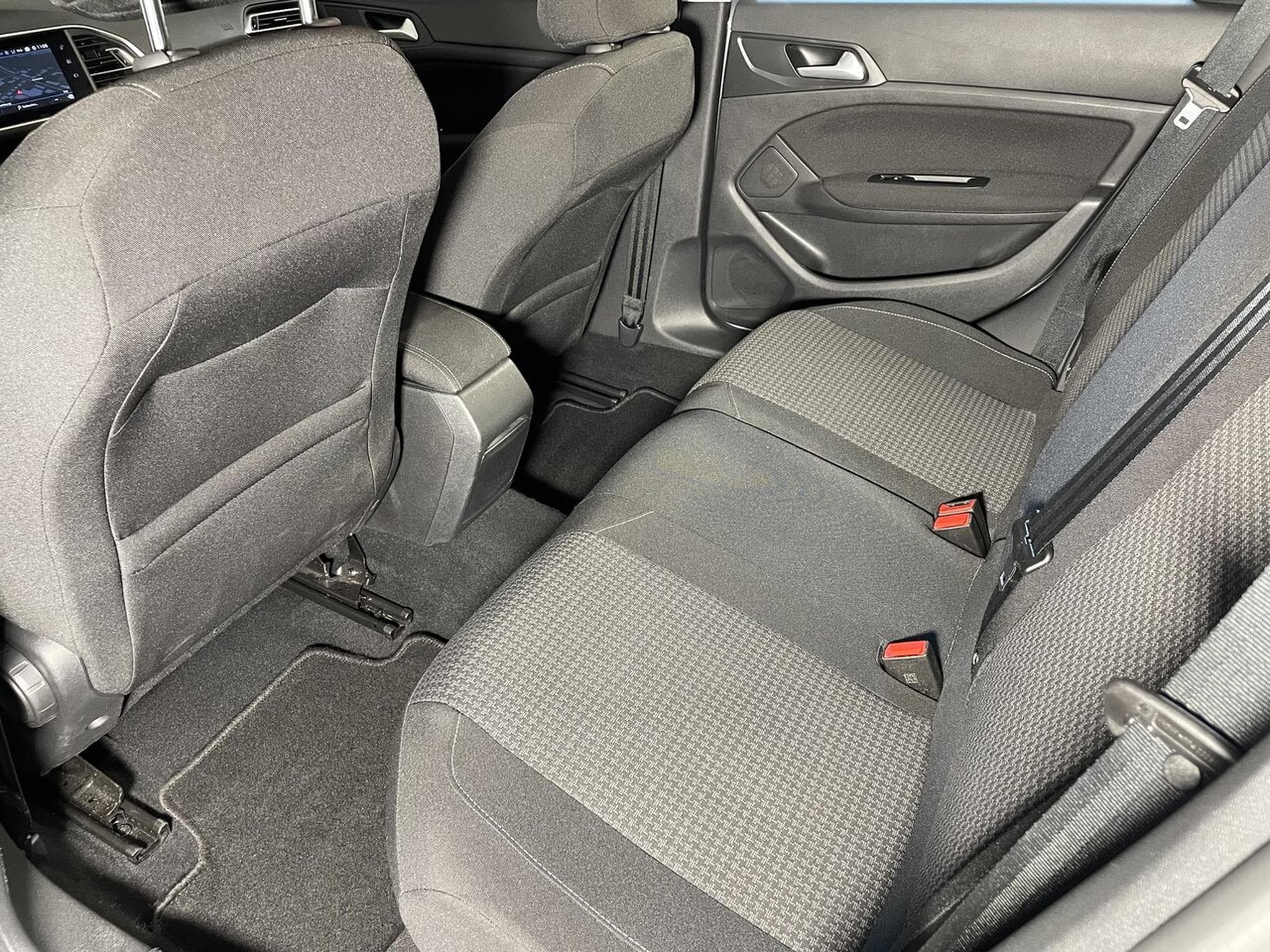 Peugeot 308 SW 1.5 BlueHDI 130 ACTIVE EAT8 GPS BLUETTOTH (2021) - Photo 11