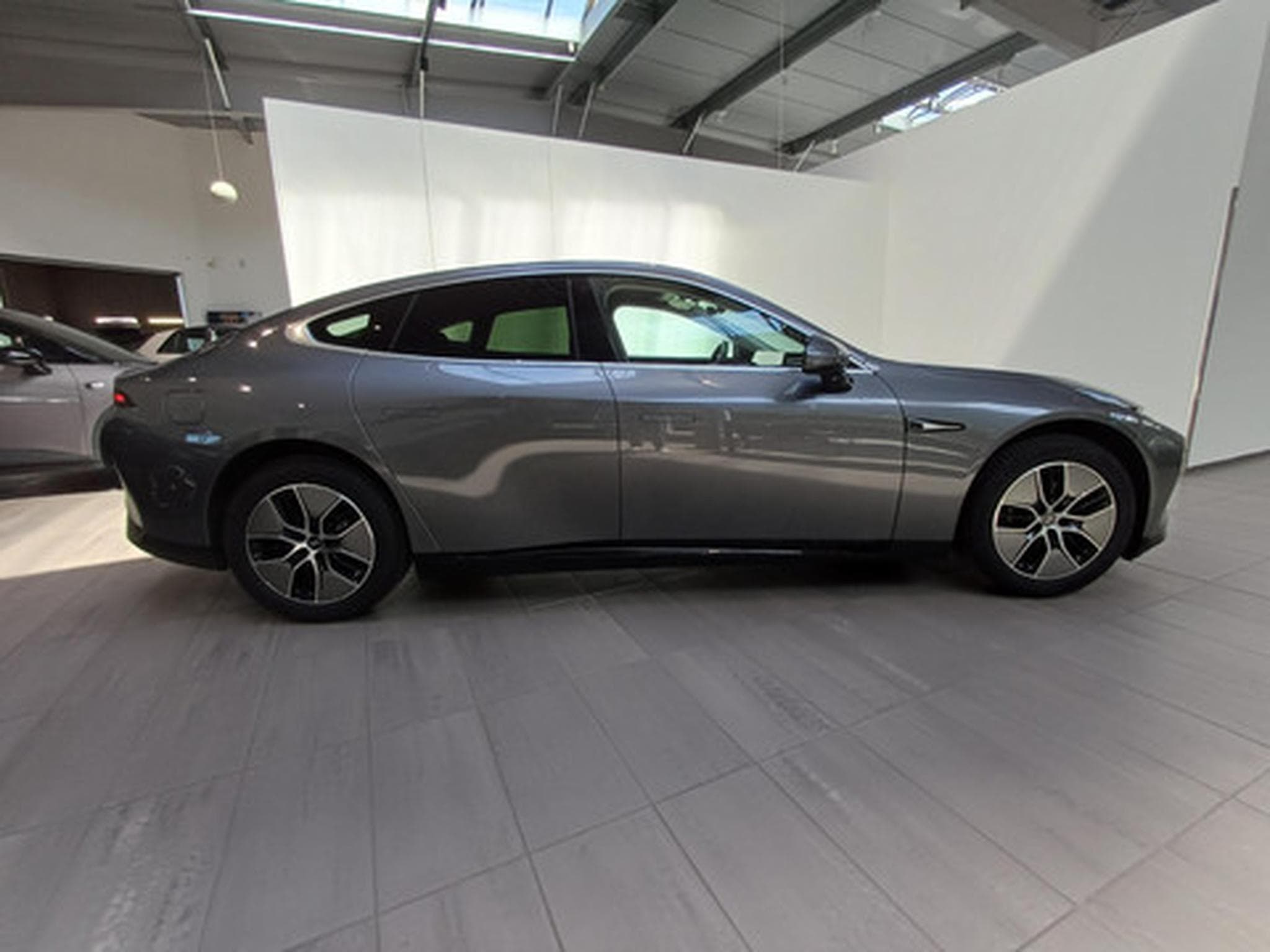 Xpeng P7 BEV 86KWH Long Range RWD (2025) - Photo 7