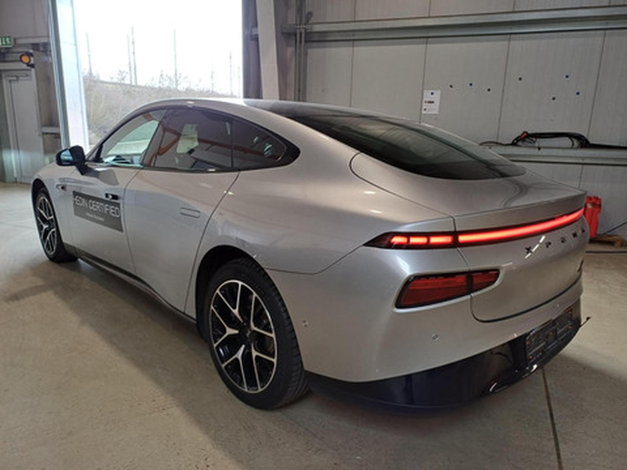 Xpeng P7 BEV 86KWH Long Range RWD (2025) - Photo 15