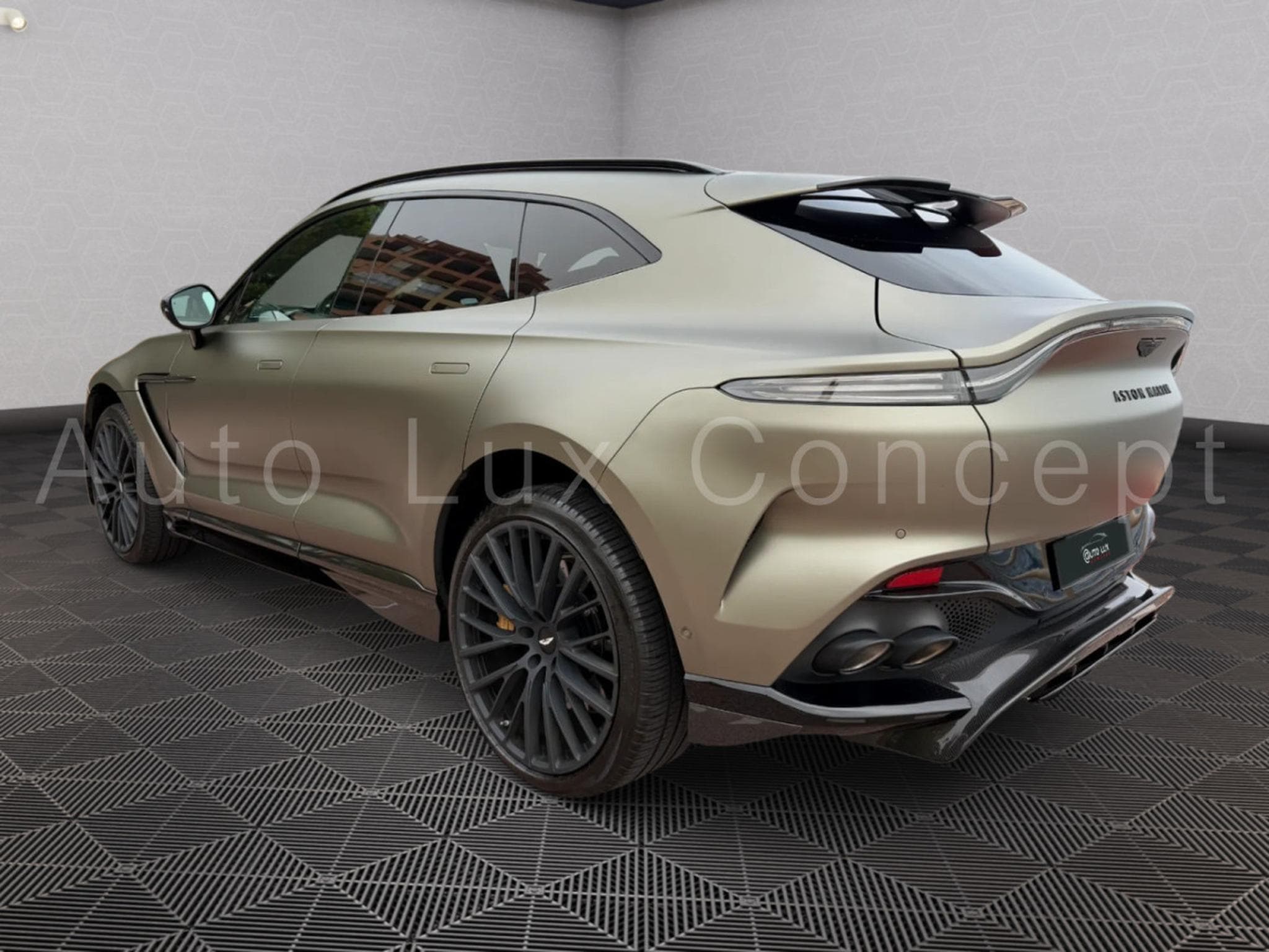 Aston-Martin DBX 707 (2022) - Photo 4