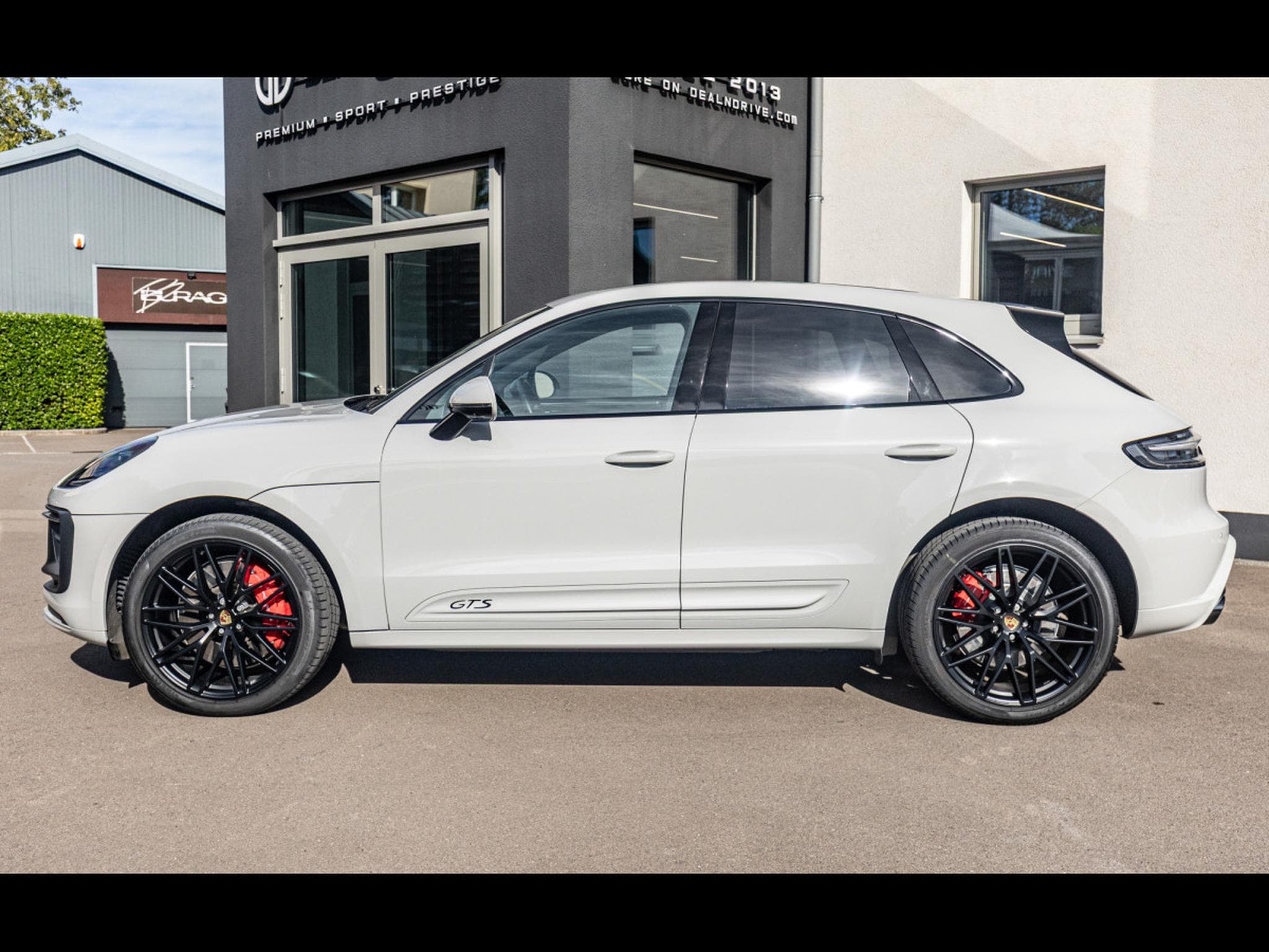 Porsche Macan III GTS PDK - PORSCHE APPROVED - CRAYON GREY (2024) - Photo 2