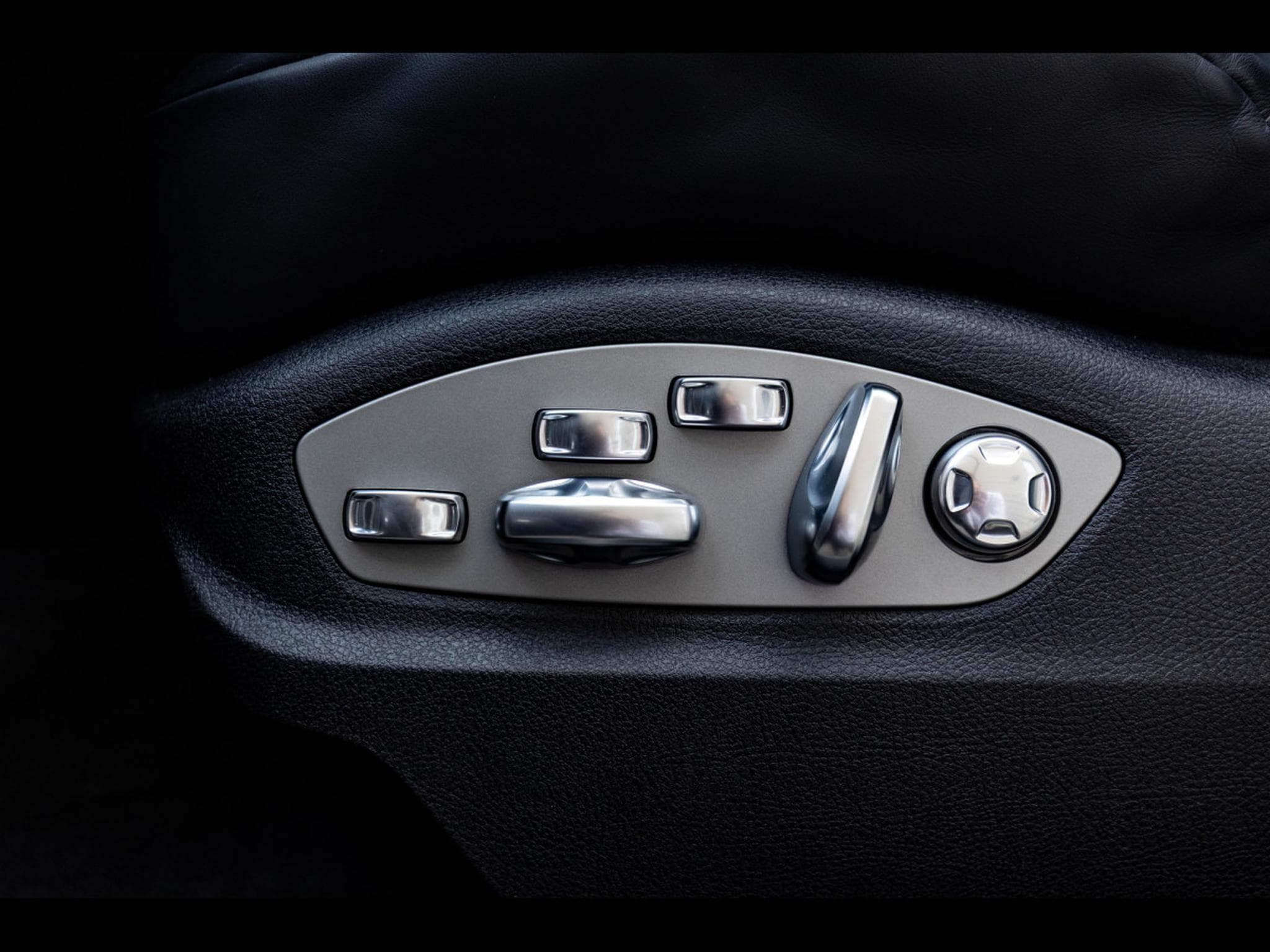 Porsche Macan III GTS PDK - PORSCHE APPROVED - CRAYON GREY (2024) - Photo 16