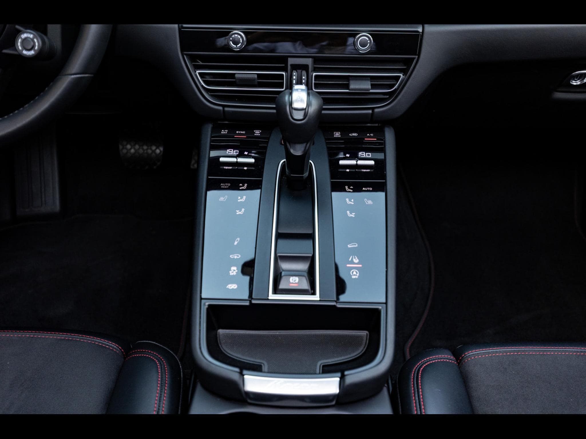 Porsche Macan III GTS PDK - PORSCHE APPROVED - CRAYON GREY (2024) - Photo 19
