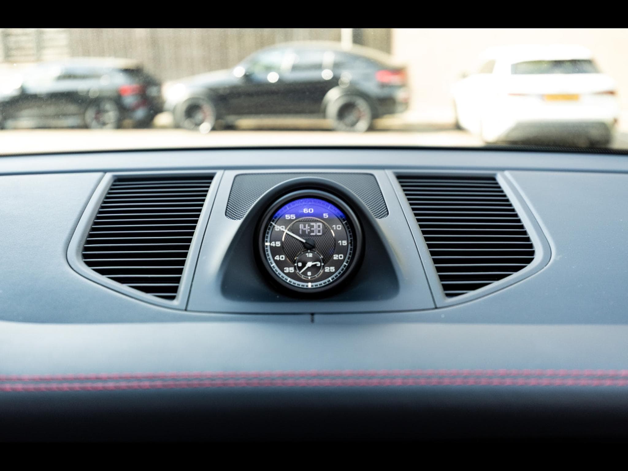 Porsche Macan III GTS PDK - PORSCHE APPROVED - CRAYON GREY (2024) - Photo 23