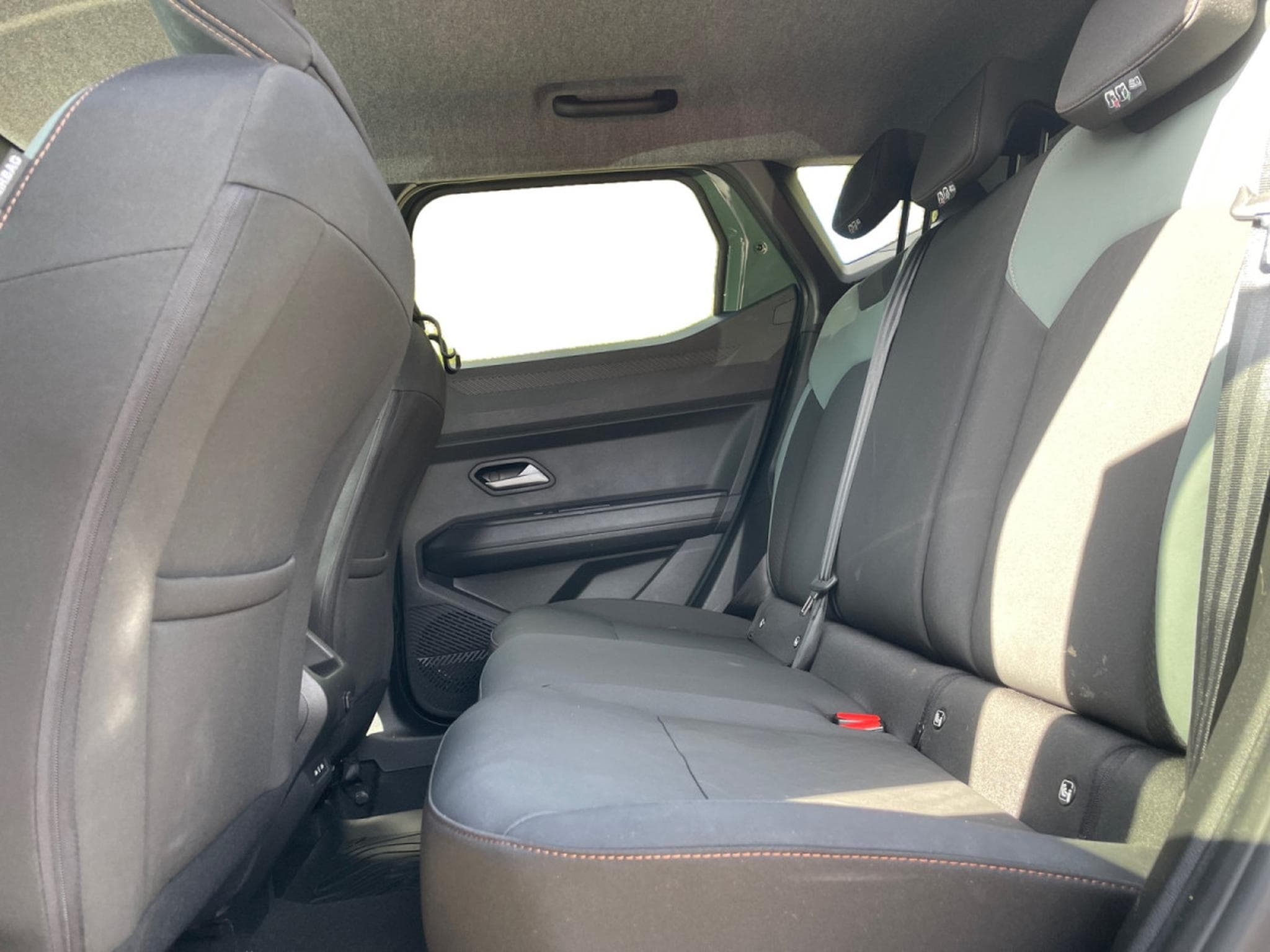 Dacia Duster 1.6 Hybrid Extreme (2025) - Photo 7