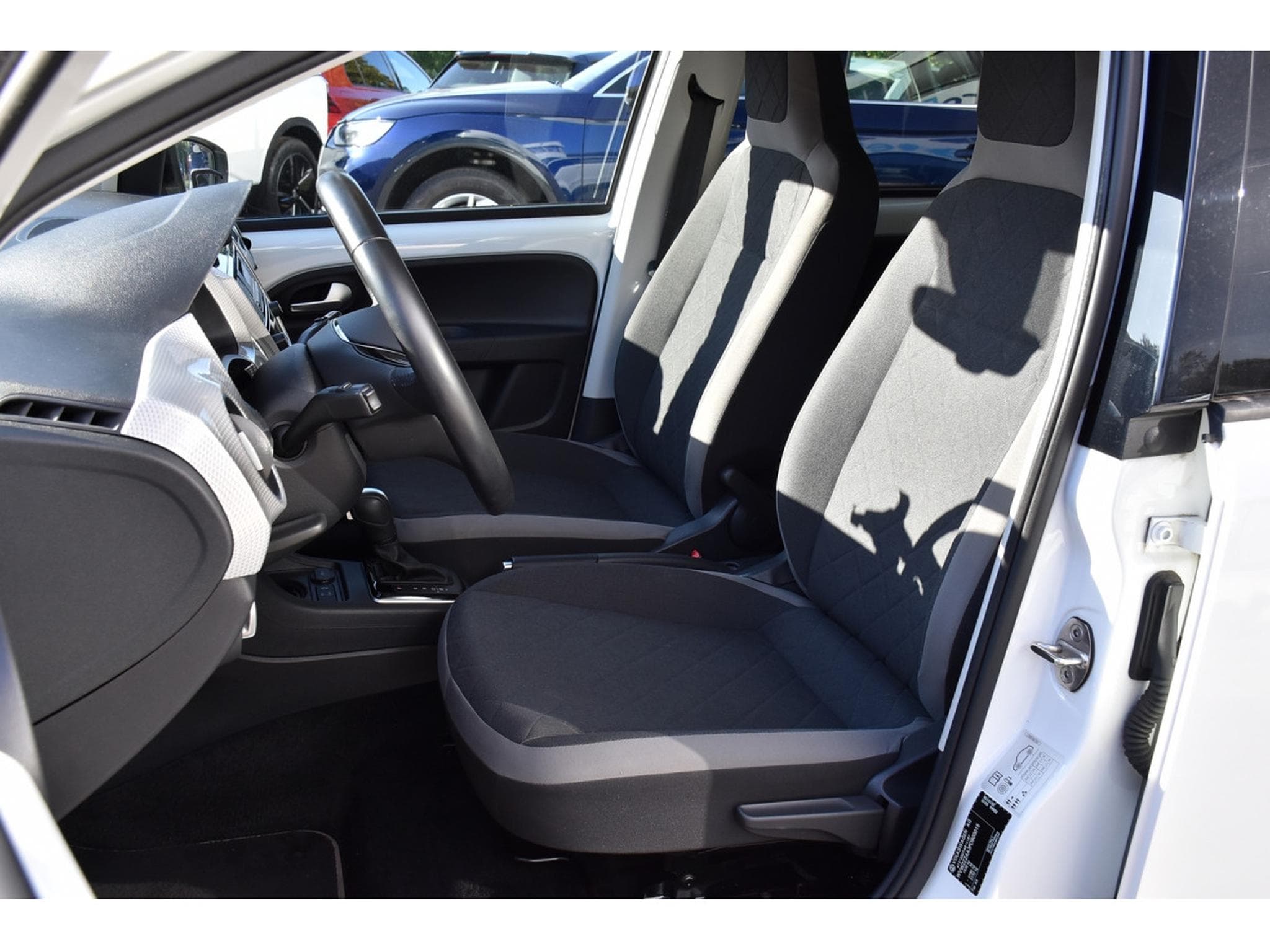 VW UP Move 32,3 kWh REGUL SG CHFF LANE CAM 1° MAIN (2022) - Foto 6