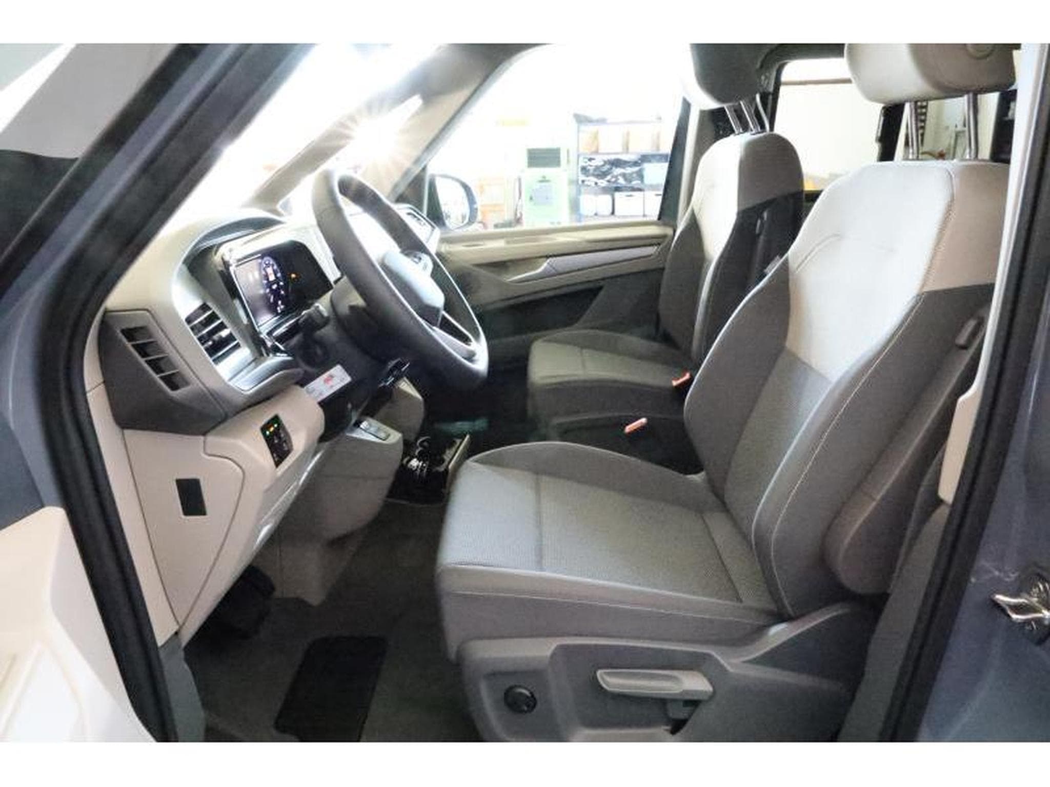 VW California Coast (2025) - Photo 25