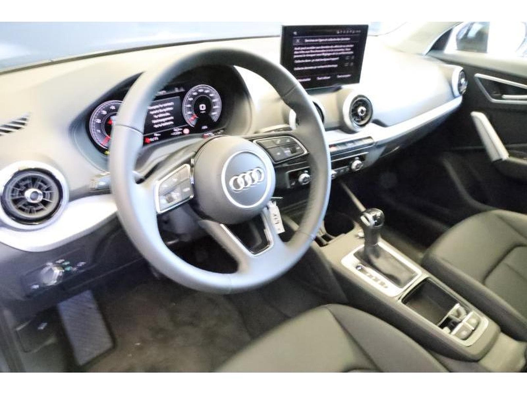 Audi Q2 35 TFSI S tronic (2025) - Foto 10