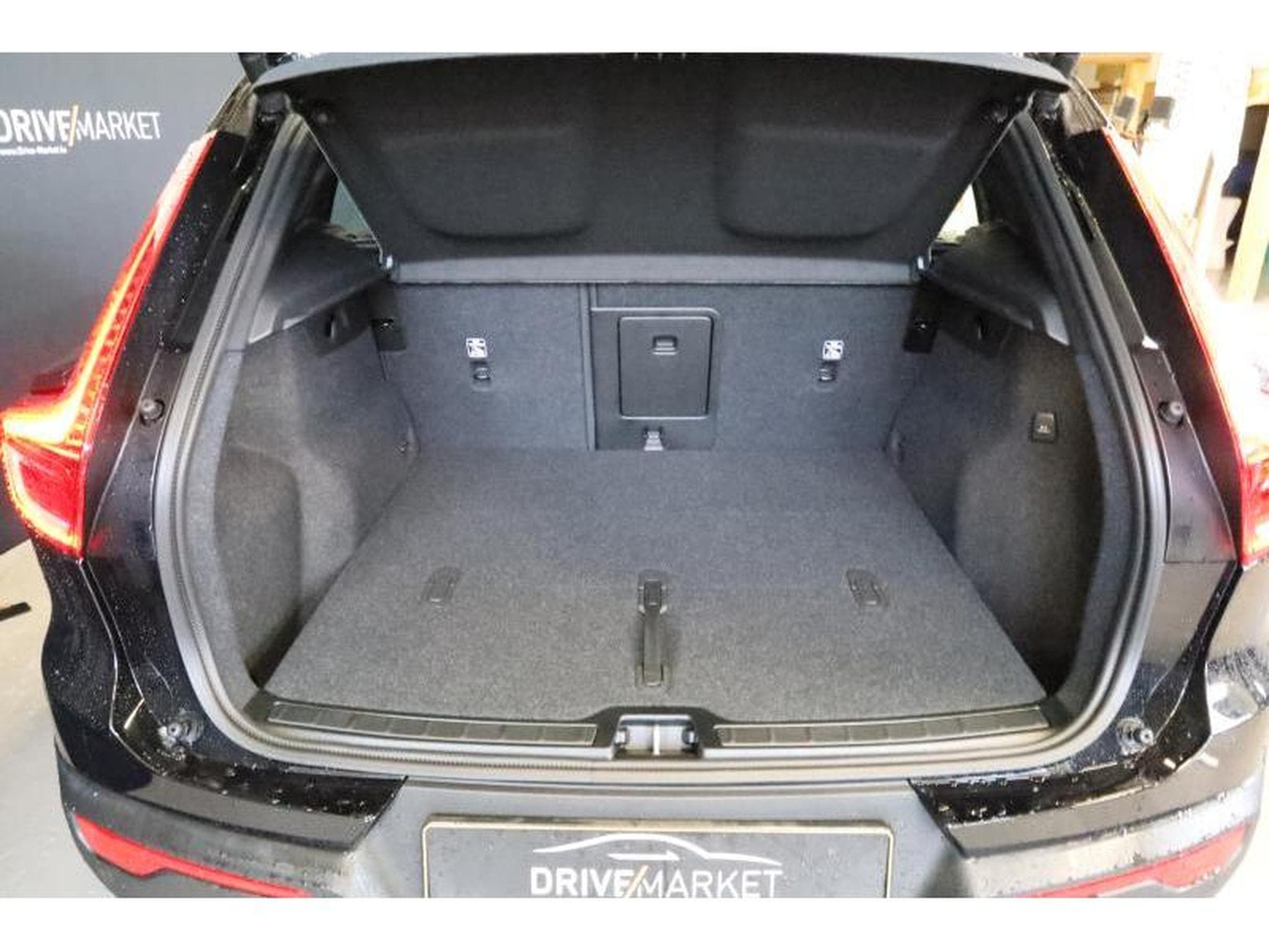 Volvo XC40 Dark (2025) - Photo 7