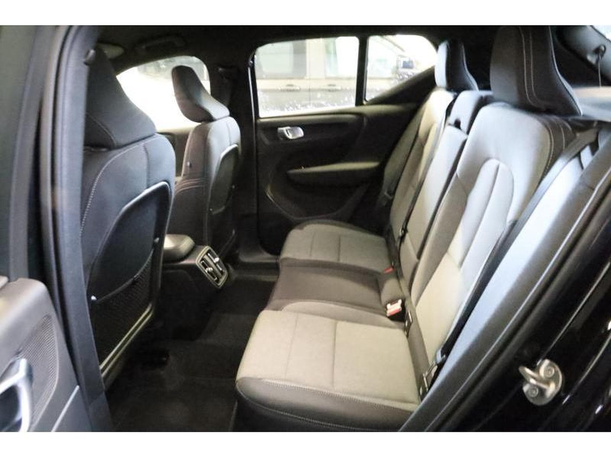 Volvo XC40 Dark (2025) - Photo 9