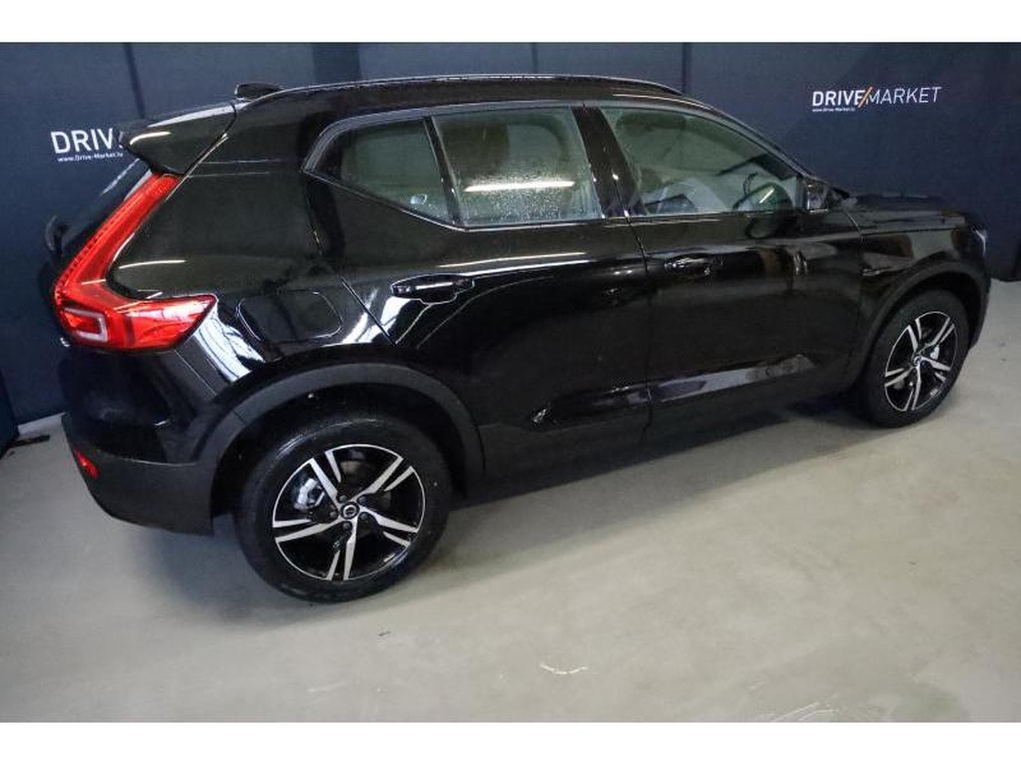 Volvo XC40 Dark (2025) - Photo 16
